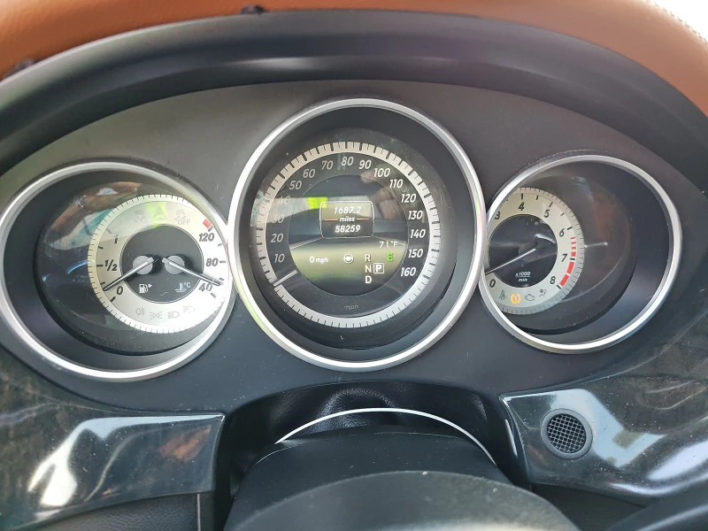 Mercedes-Benz CLS 550 4MATIC * CARFAX * БЕЗ ПЪРВОНАЧАЛНА ВНОСКА, снимка 10 - Автомобили и джипове - 52740660