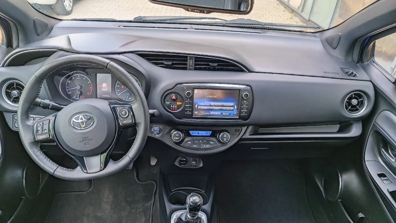 Toyota Yaris, снимка 15 - Автомобили и джипове - 46949339