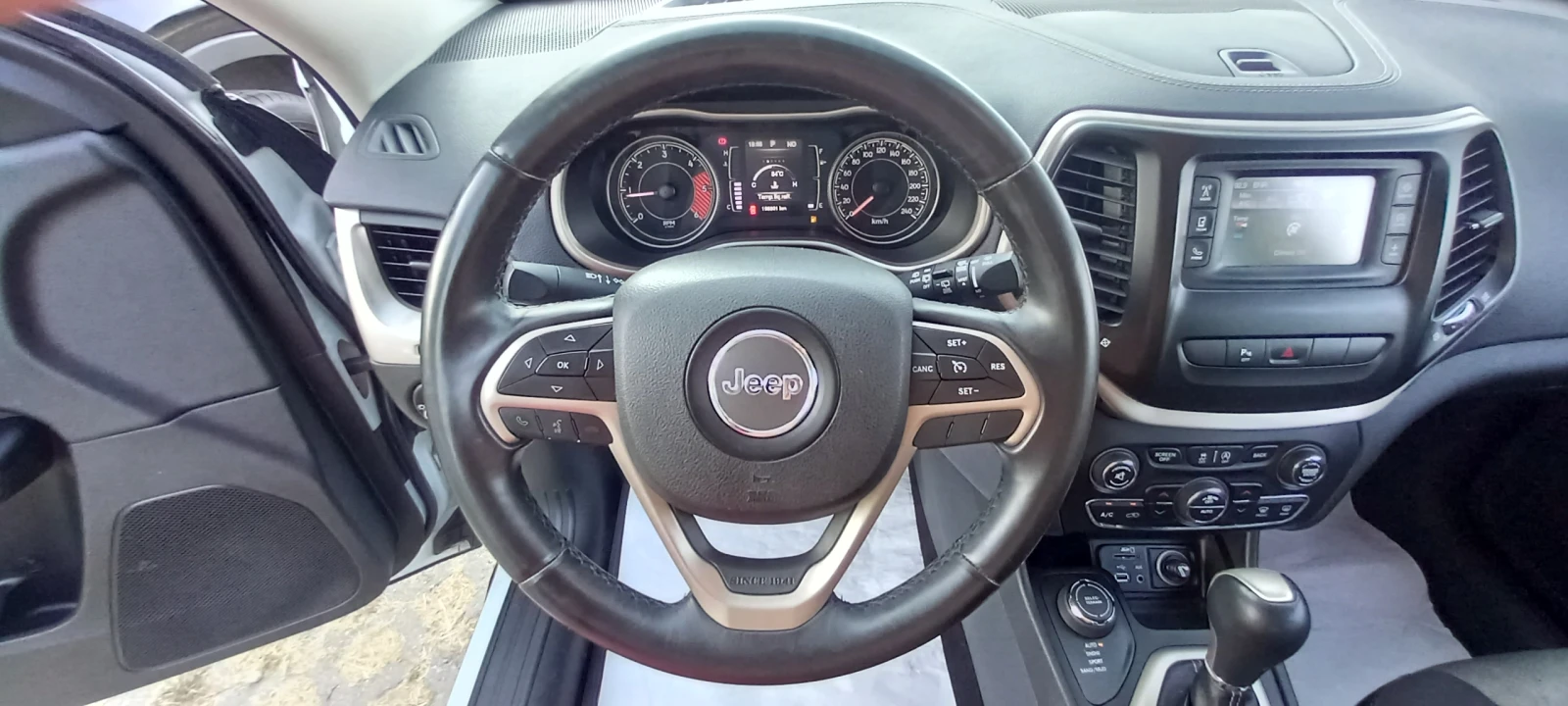 Jeep Cherokee 4Х4 ИЗКЛЮЧИТЕЛНО СЕРВИЗ КНИЖКА УНИКАТ ОБСЛУЖЕН НОВ - изображение 9