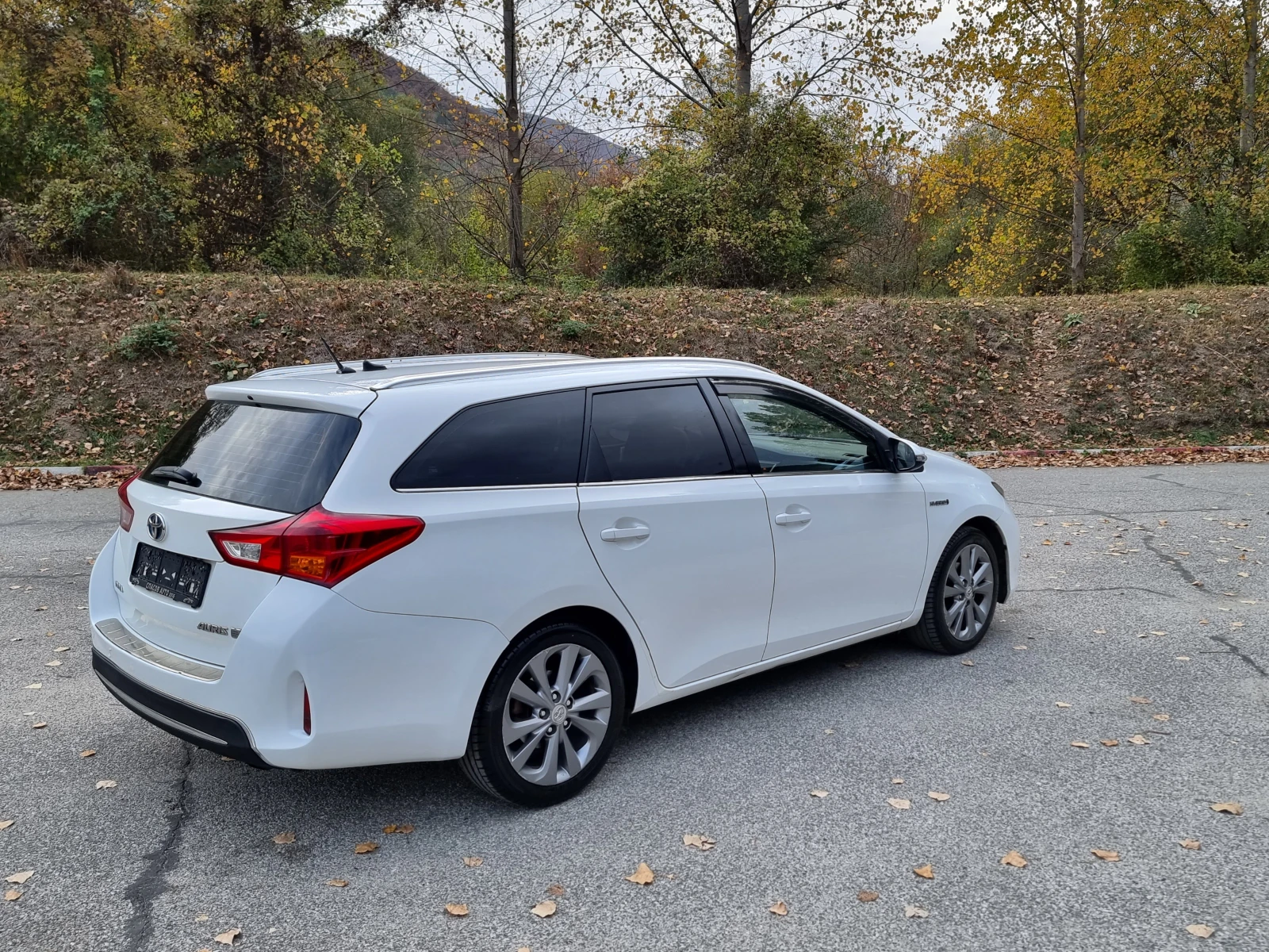 Toyota Auris 1.8 Hybrid/Navig/Avtomat - изображение 6