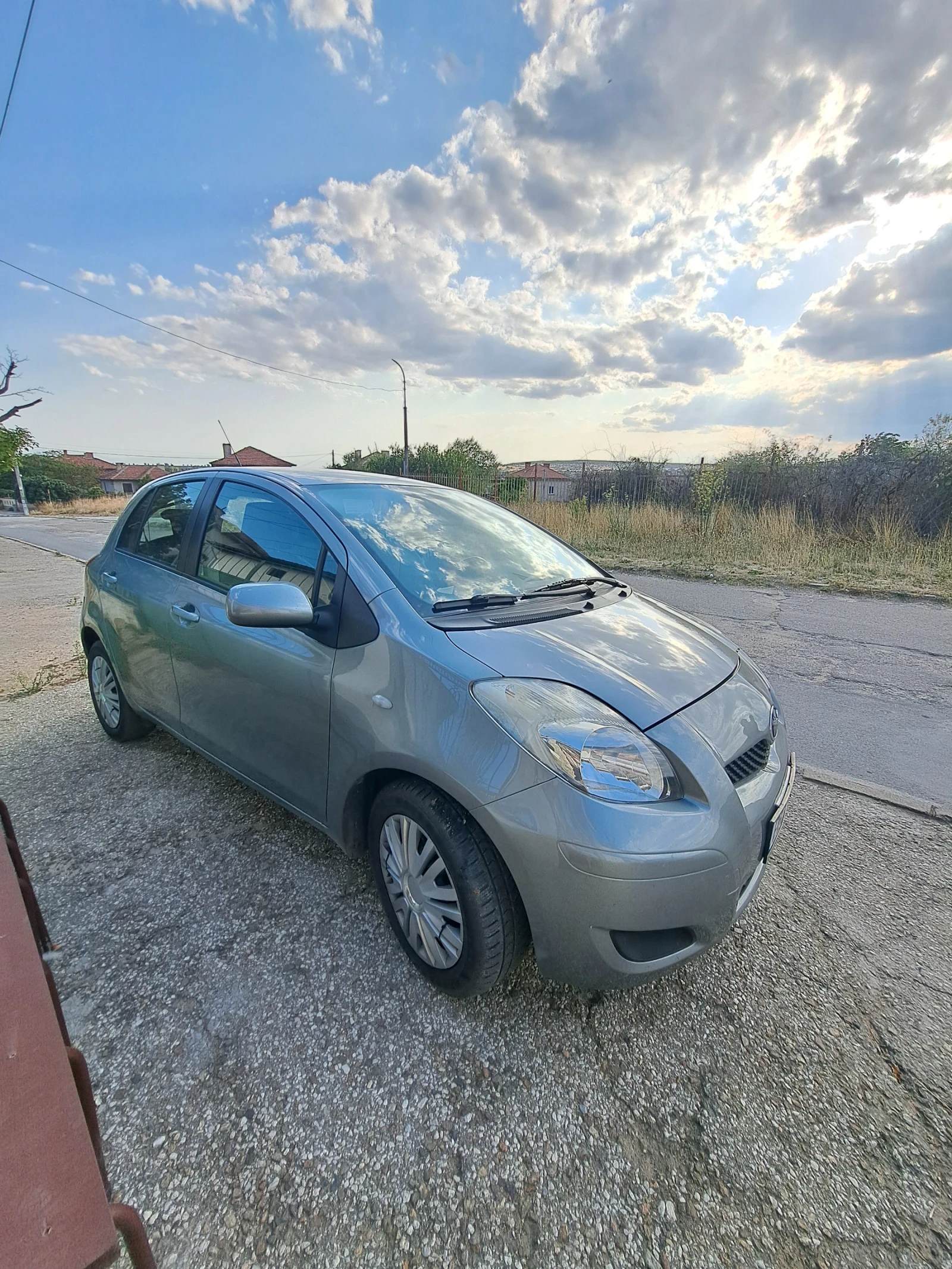 Toyota Yaris  - изображение 2