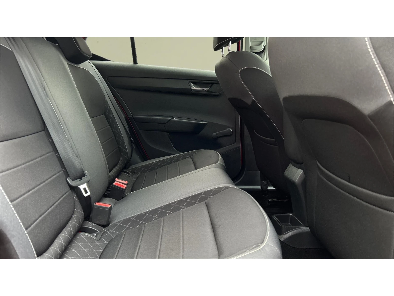 Skoda Fabia 1.0i, Месечна вноска от 268 лв. - изображение 7