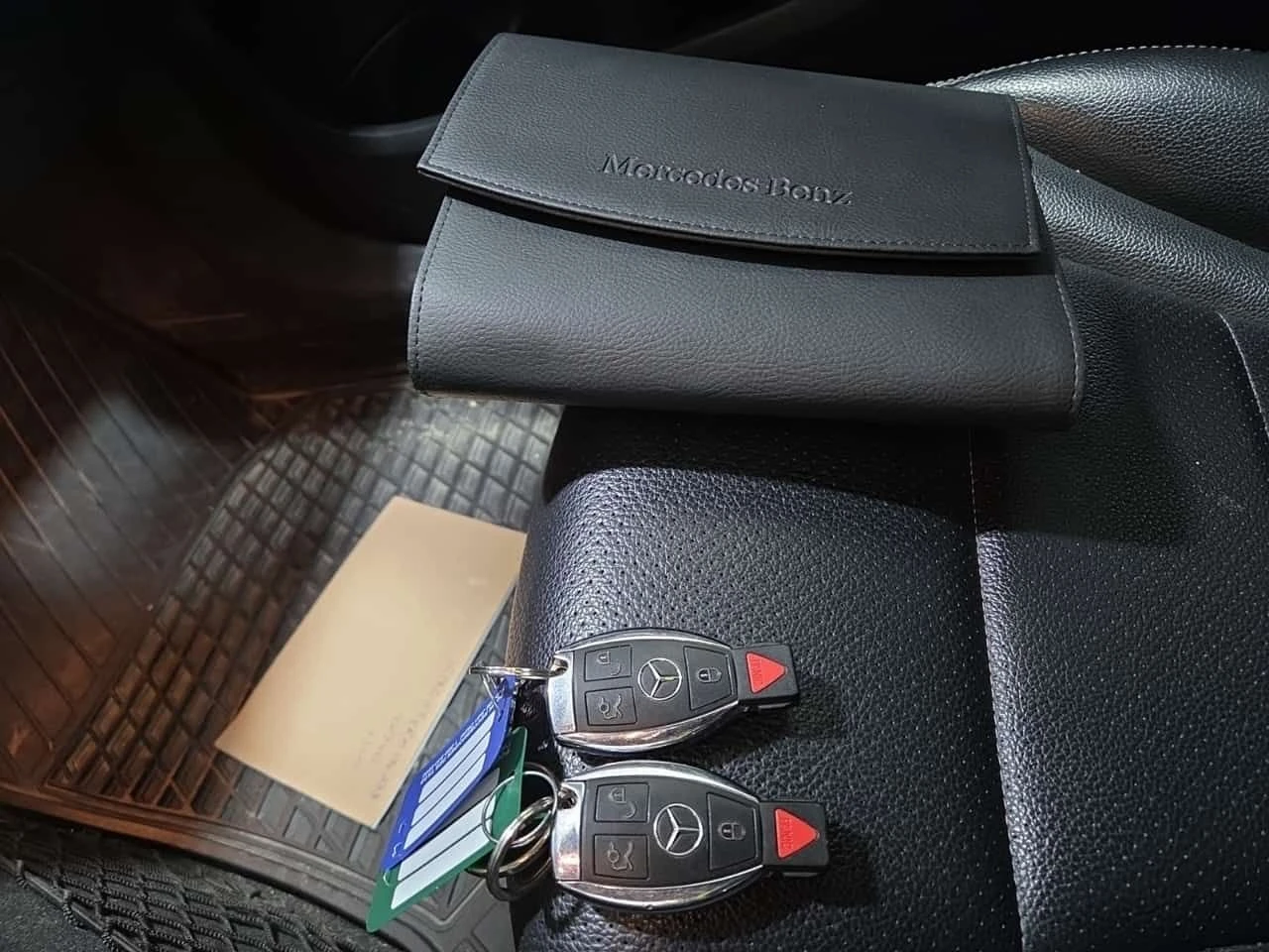 Mercedes-Benz C 300 CARFAX /Кожа/Нави/Подгрев/Панорама, снимка 8 - Автомобили и джипове - 54231609