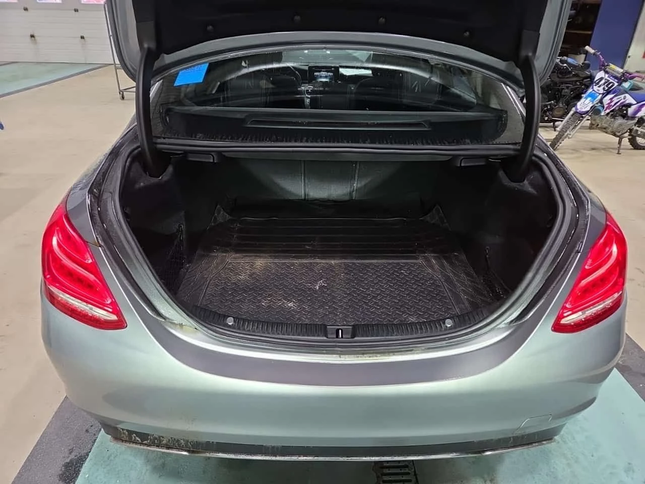 Mercedes-Benz C 300 CARFAX /Кожа/Нави/Подгрев/Панорама, снимка 12 - Автомобили и джипове - 54231609