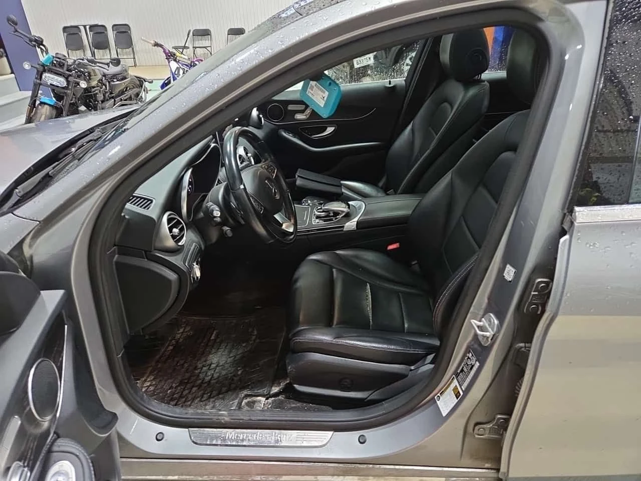 Mercedes-Benz C 300 CARFAX /Кожа/Нави/Подгрев/Панорама, снимка 7 - Автомобили и джипове - 54231609