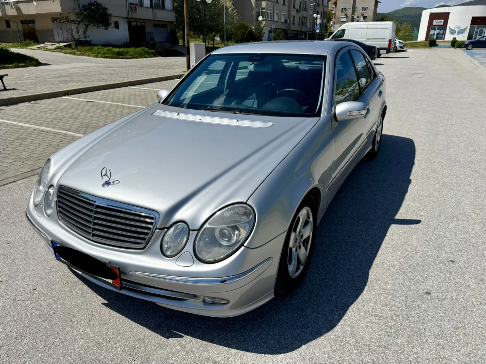 Mercedes-Benz E 270 Avantgarde* Кожа/Нави/Парктроник* ЛИЗИНГ, снимка 5 - Автомобили и джипове - 54704292