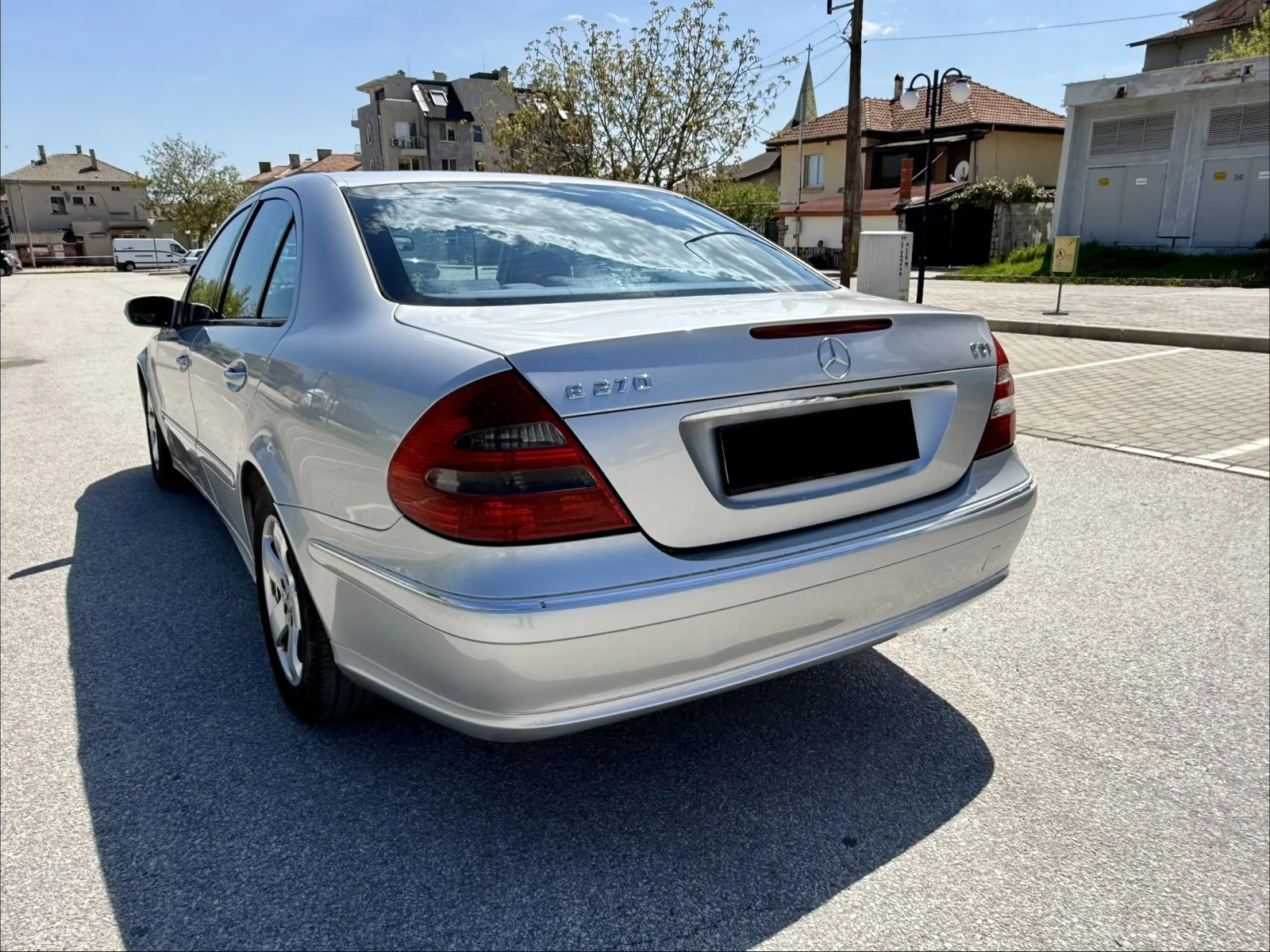 Mercedes-Benz E 270 Avantgarde* Кожа/Нави/Парктроник* ЛИЗИНГ, снимка 3 - Автомобили и джипове - 54704292