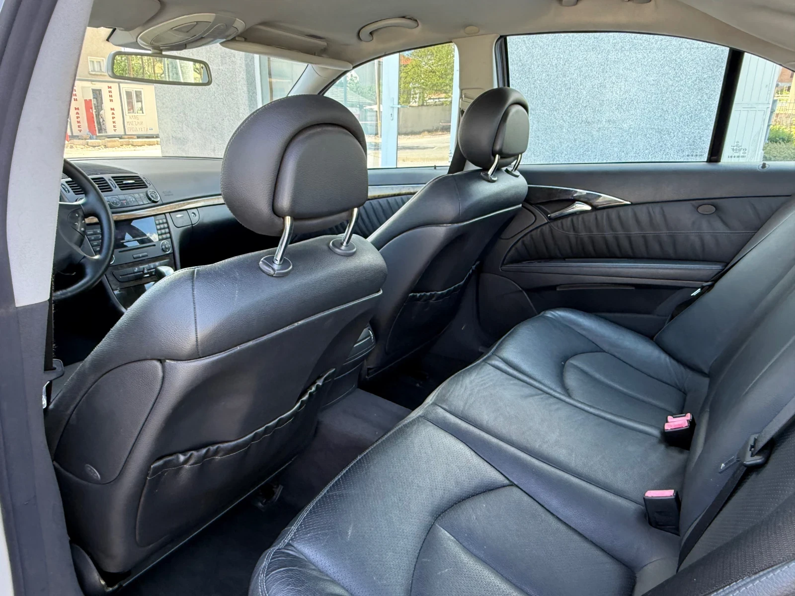 Mercedes-Benz E 270 Avantgarde* Кожа/Нави/Парктроник* ЛИЗИНГ, снимка 12 - Автомобили и джипове - 54704292