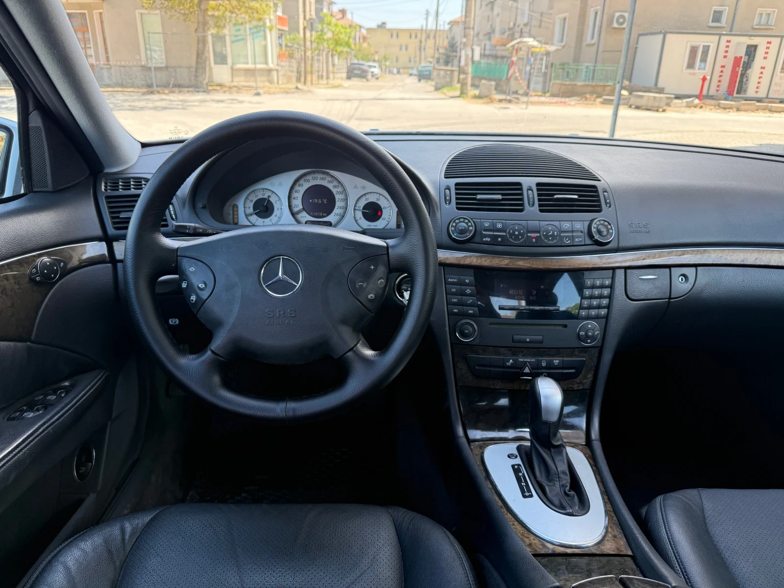 Mercedes-Benz E 270 Avantgarde* Кожа/Нави/Парктроник* ЛИЗИНГ, снимка 8 - Автомобили и джипове - 54704292