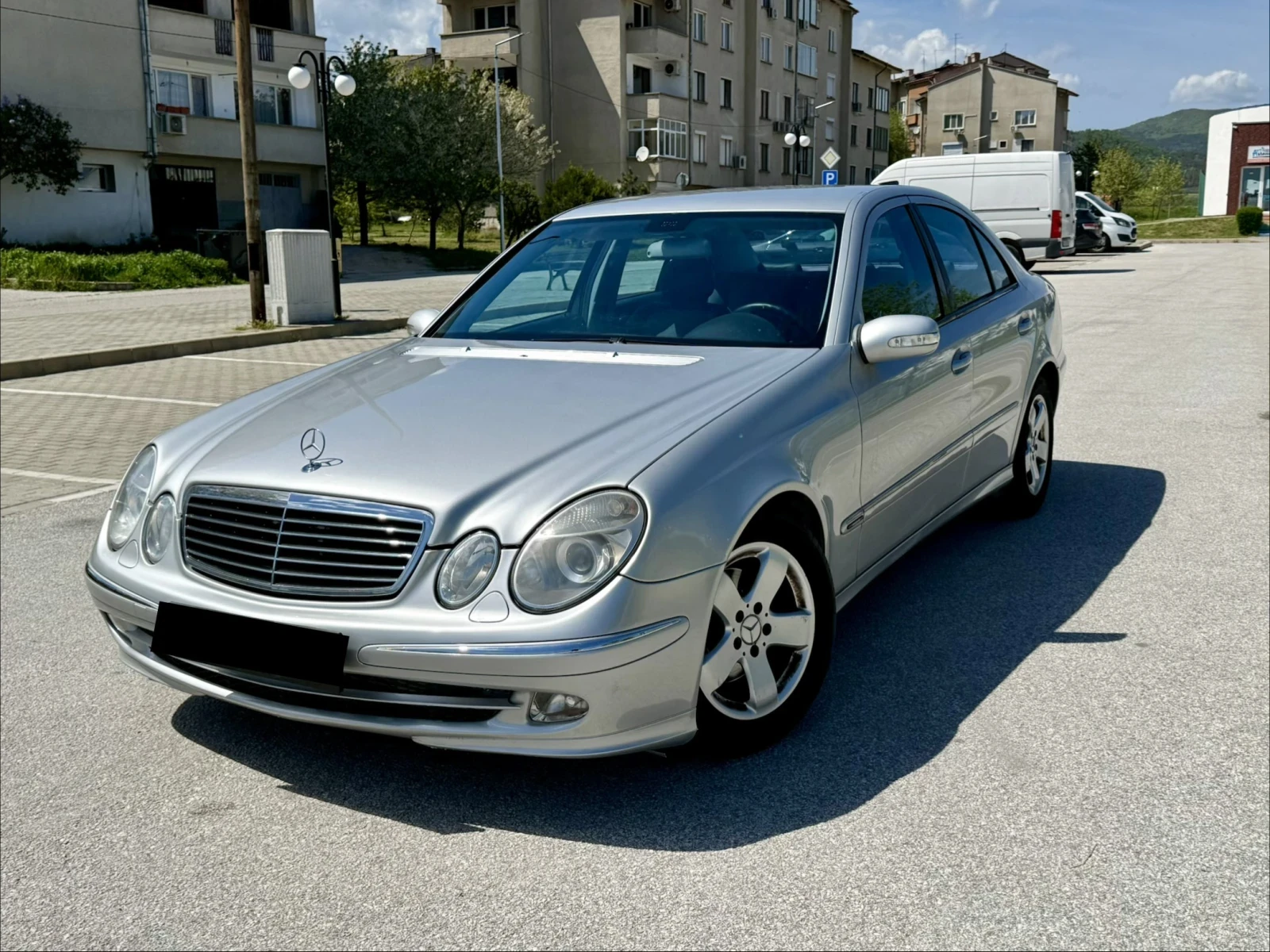 Mercedes-Benz E 270 Avantgarde* Кожа/Нави/Парктроник* ЛИЗИНГ, снимка 2 - Автомобили и джипове - 54704292