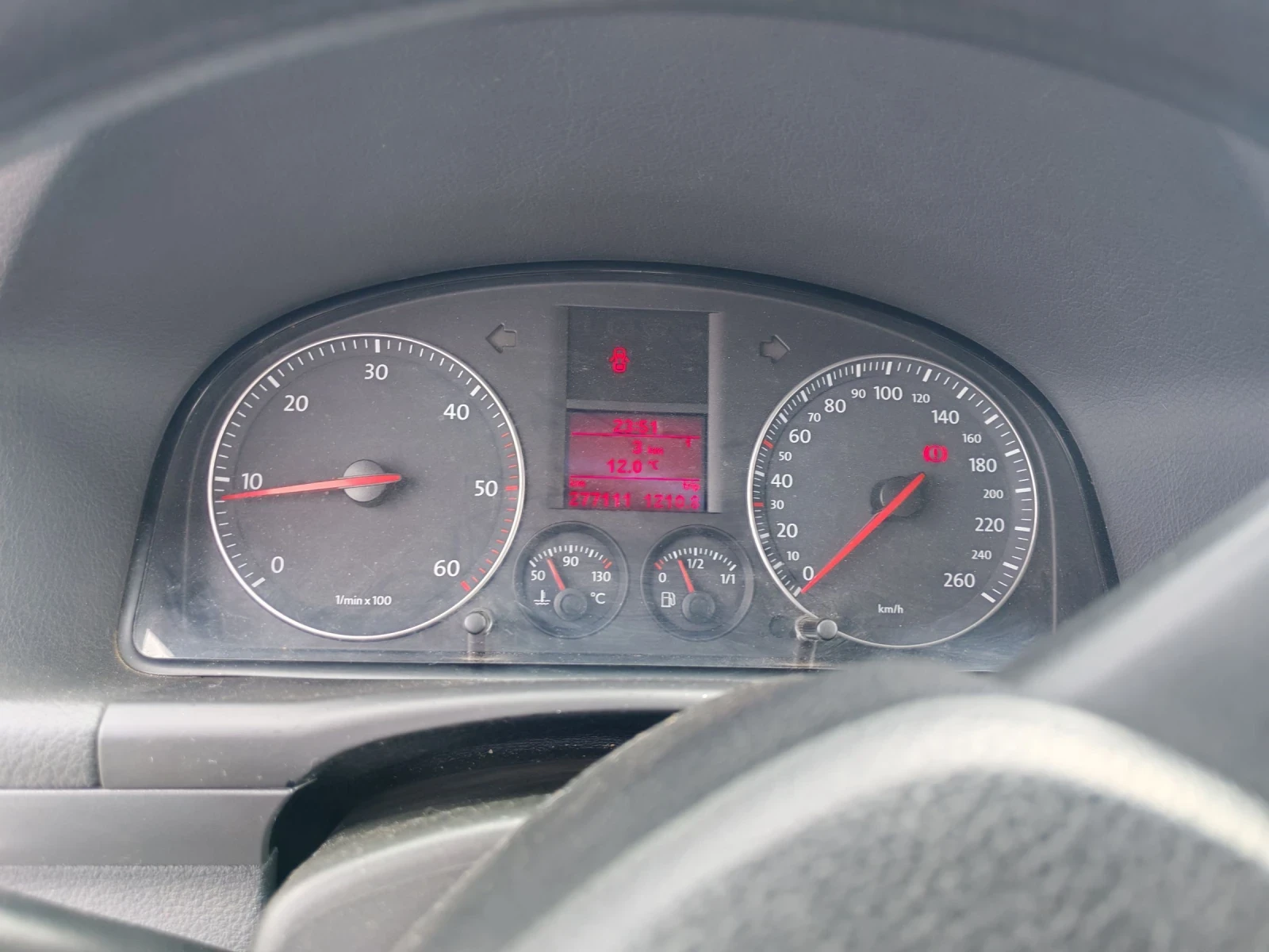 VW Touran 1.9 TDi Бартер , снимка 13 - Автомобили и джипове - 54754323
