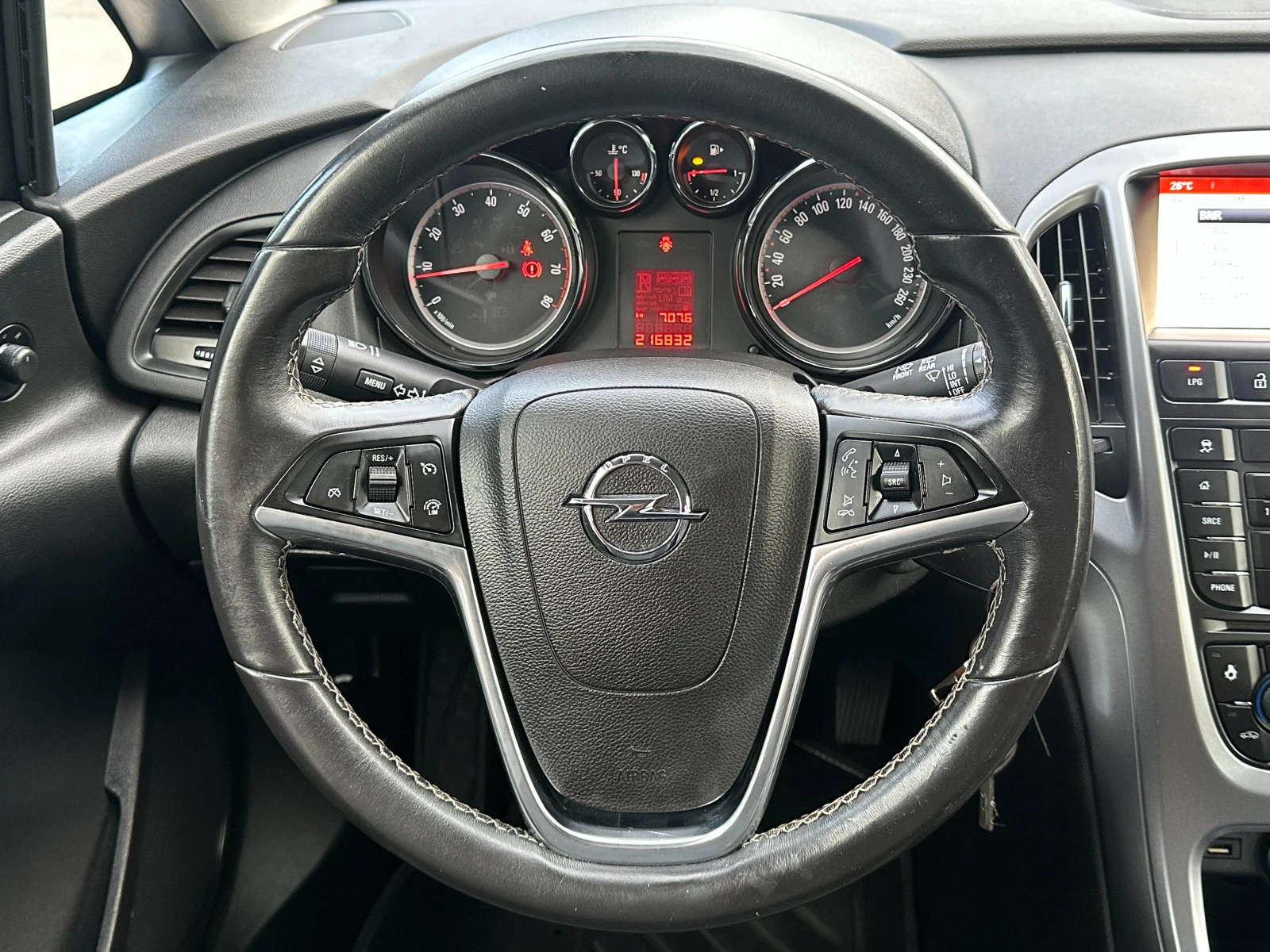 Opel Astra 1.4TURBO-ГАЗ-НАВИ-140ks-12.2015g-6-скорости-EURO6В, снимка 11 - Автомобили и джипове - 54769459