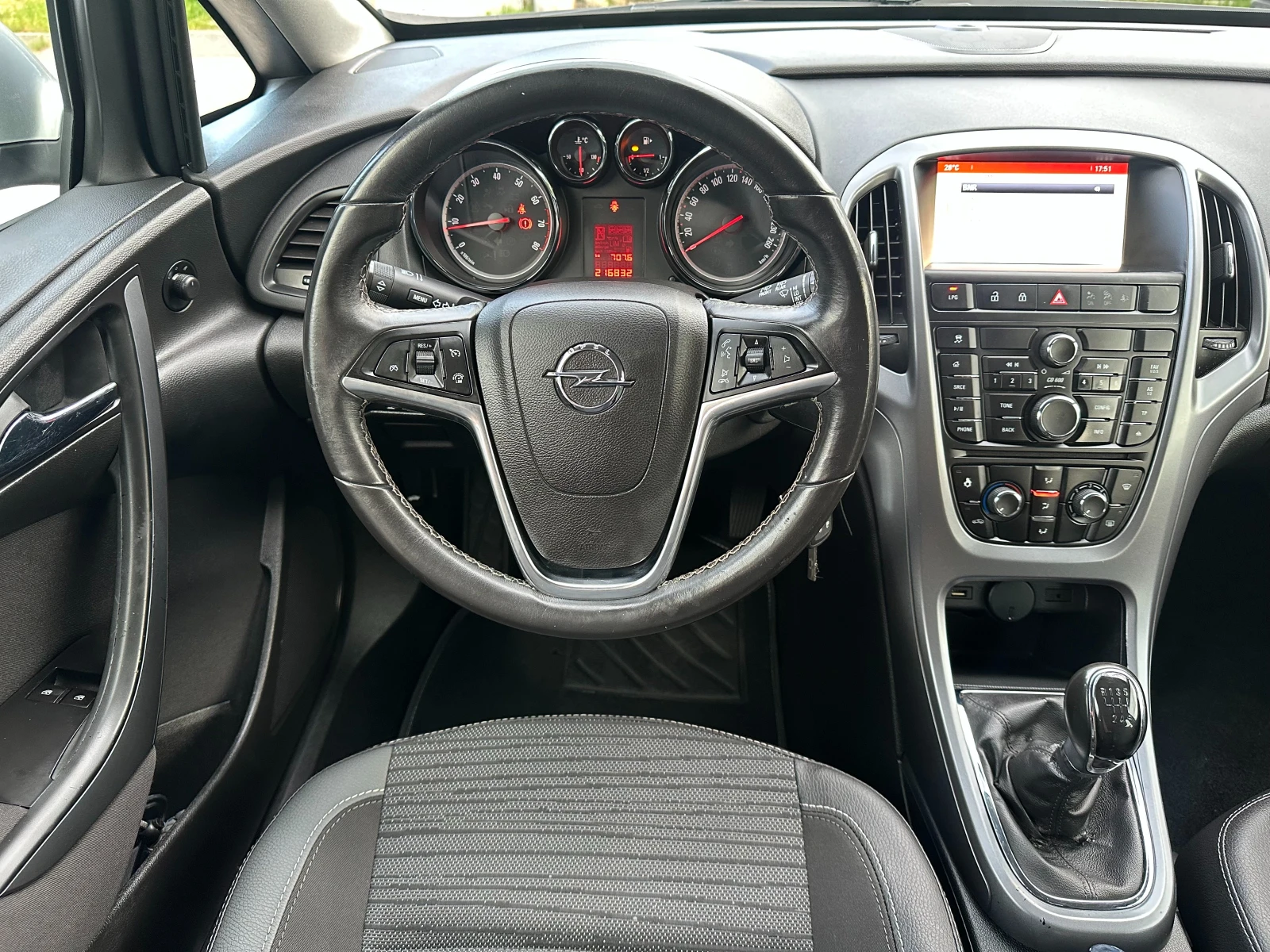 Opel Astra 1.4TURBO-ГАЗ-НАВИ-140ks-12.2015g-6-скорости-EURO6В, снимка 7 - Автомобили и джипове - 54769459
