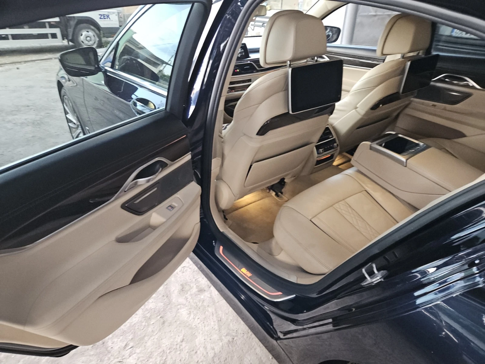 BMW 730 Xdrive  , снимка 13 - Автомобили и джипове - 55007447
