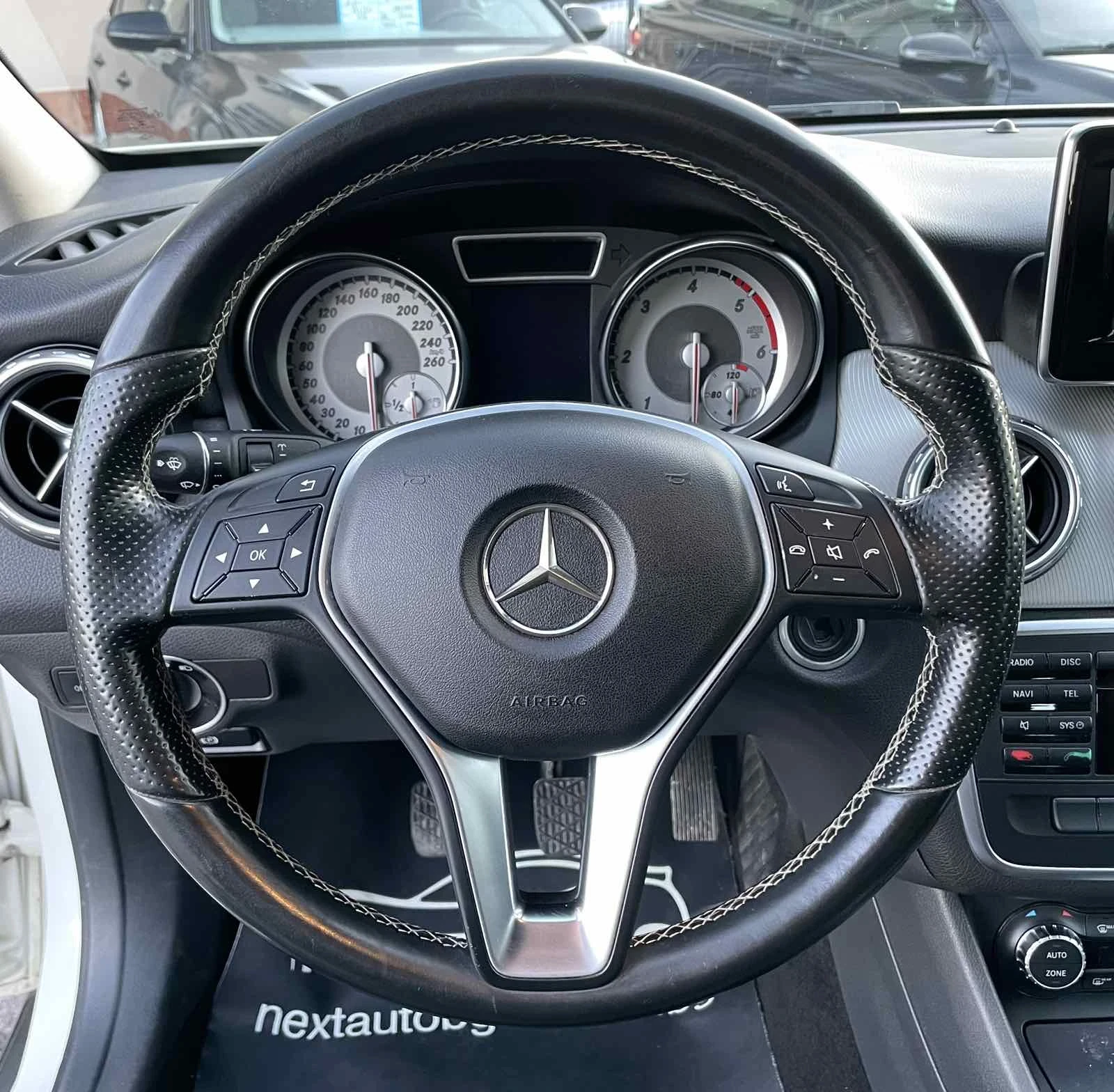 Mercedes-Benz CLA 200, снимка 9 - Автомобили и джипове - 55024062