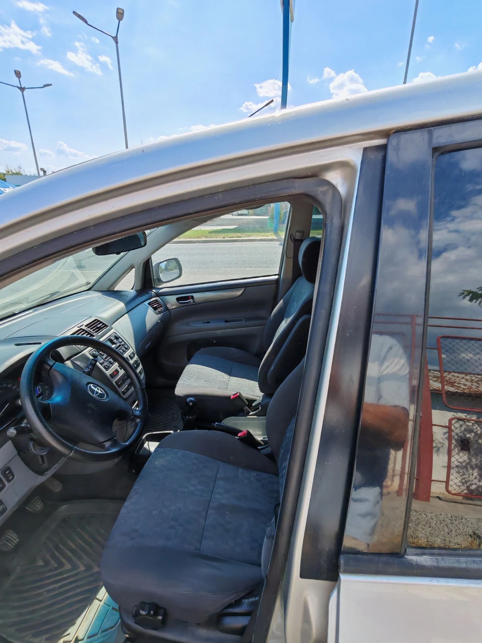 Toyota Avensis verso Климатик, снимка 13 - Автомобили и джипове - 55066445