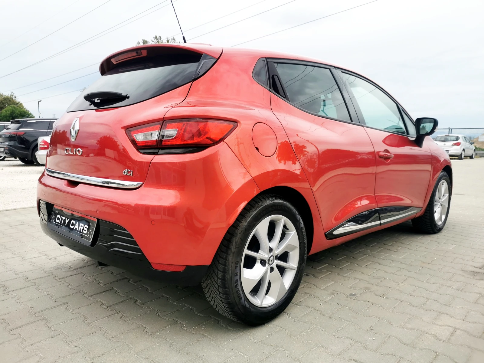 Renault Clio 1.5 DCI, снимка 8 - Автомобили и джипове - 55430376