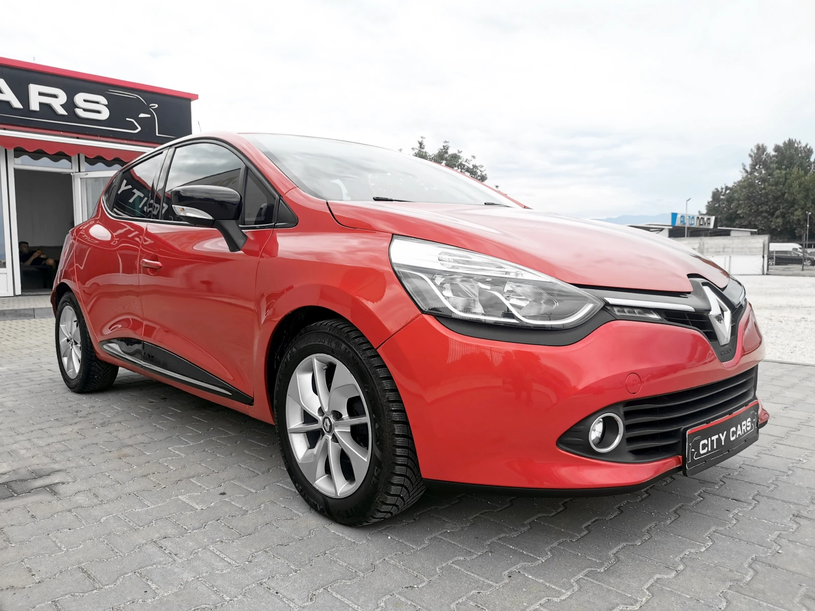 Renault Clio 1.5 DCI, снимка 5 - Автомобили и джипове - 55430376