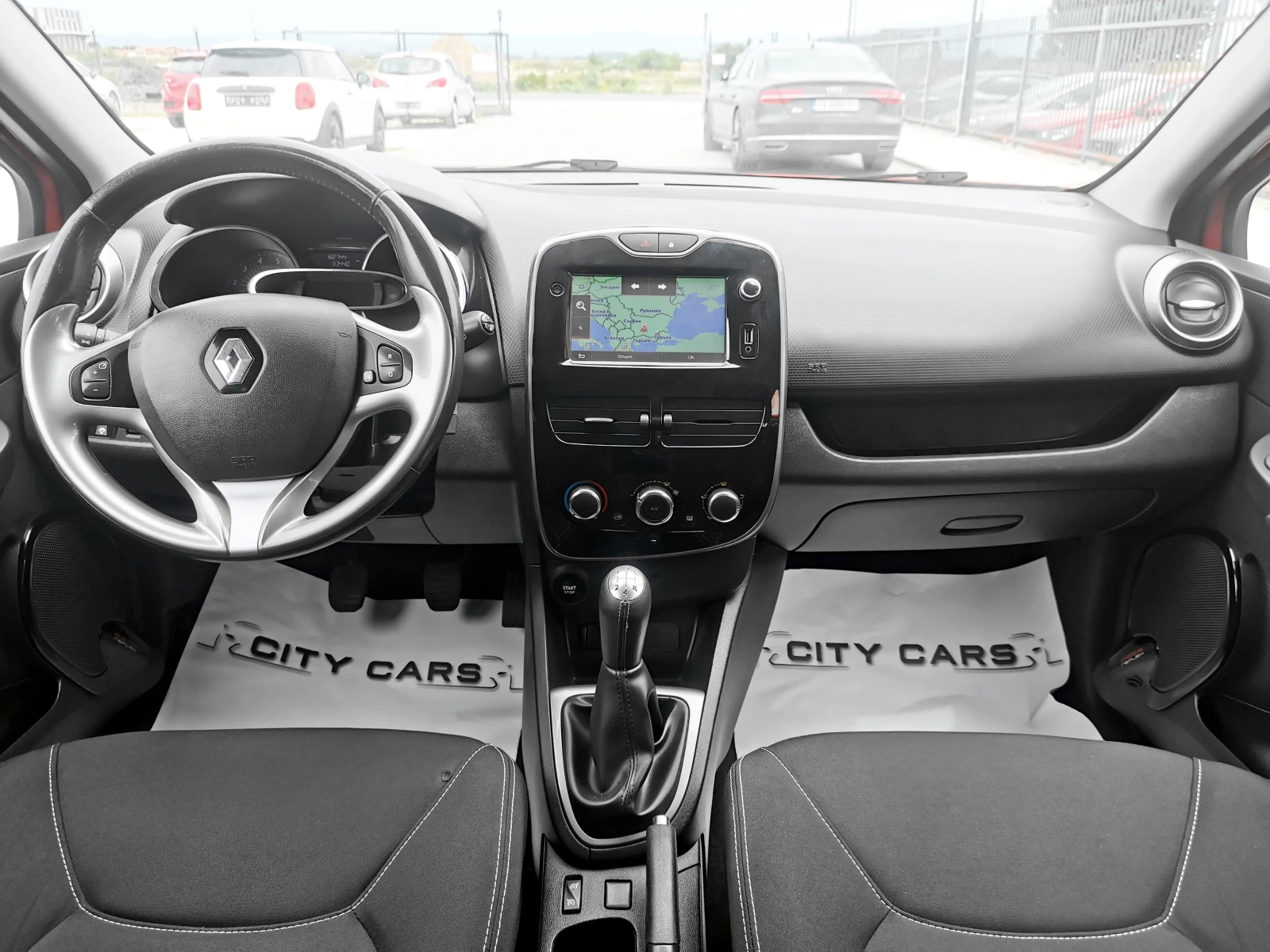 Renault Clio 1.5 DCI, снимка 11 - Автомобили и джипове - 55430376