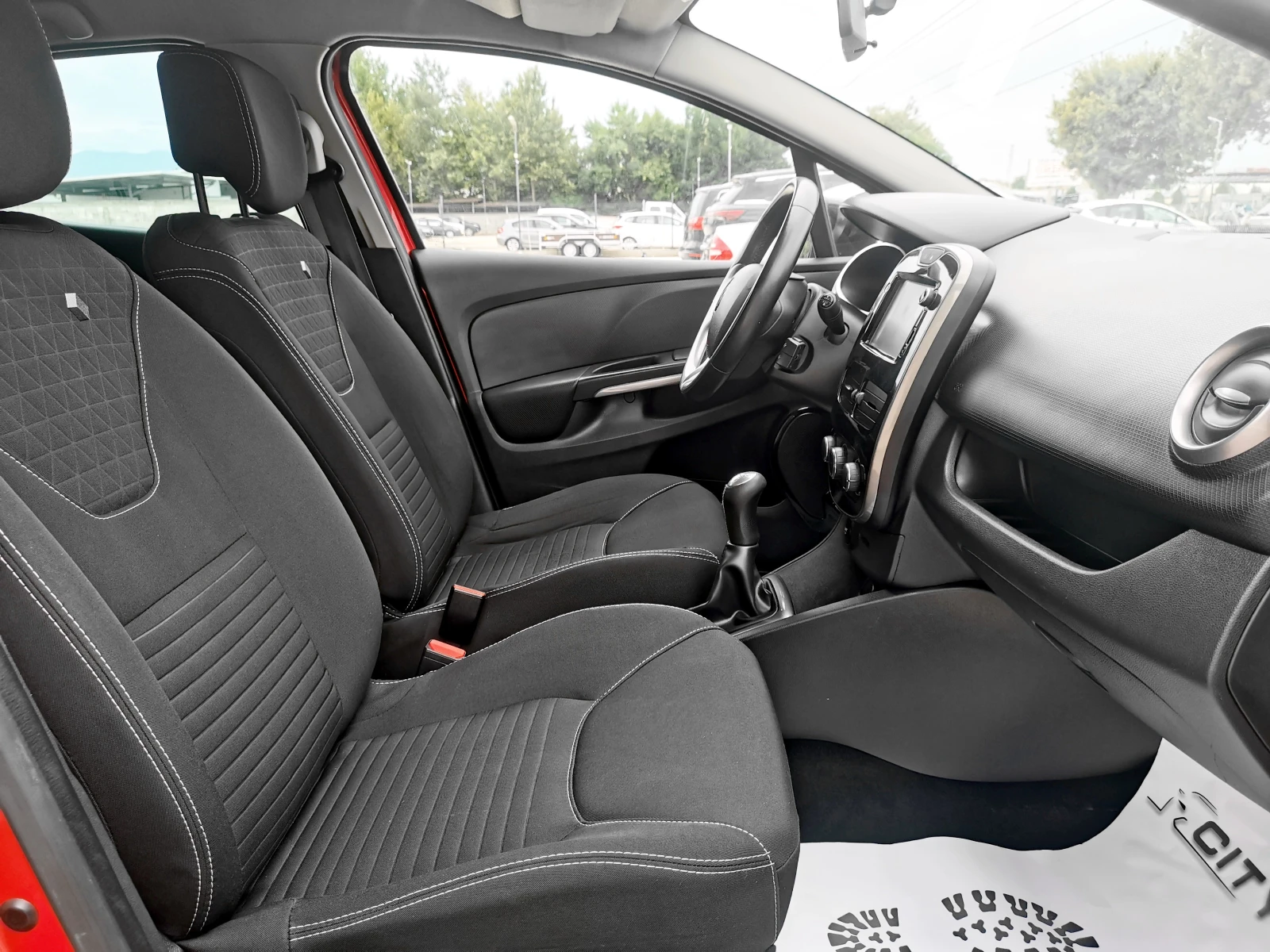 Renault Clio 1.5 DCI, снимка 13 - Автомобили и джипове - 55430376