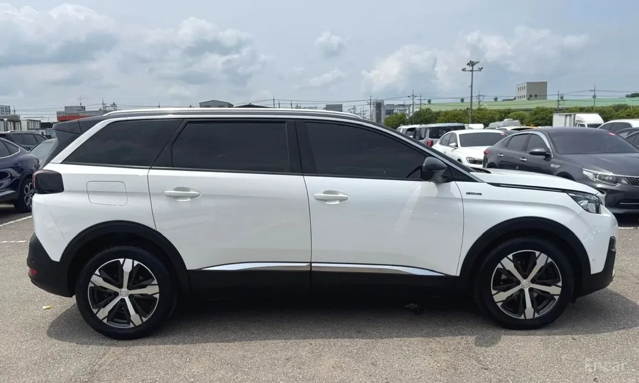Peugeot 5008 GT-LINE* Панорама* Камера* Подгрев* Асистенти* , снимка 5 - Автомобили и джипове - 55786935