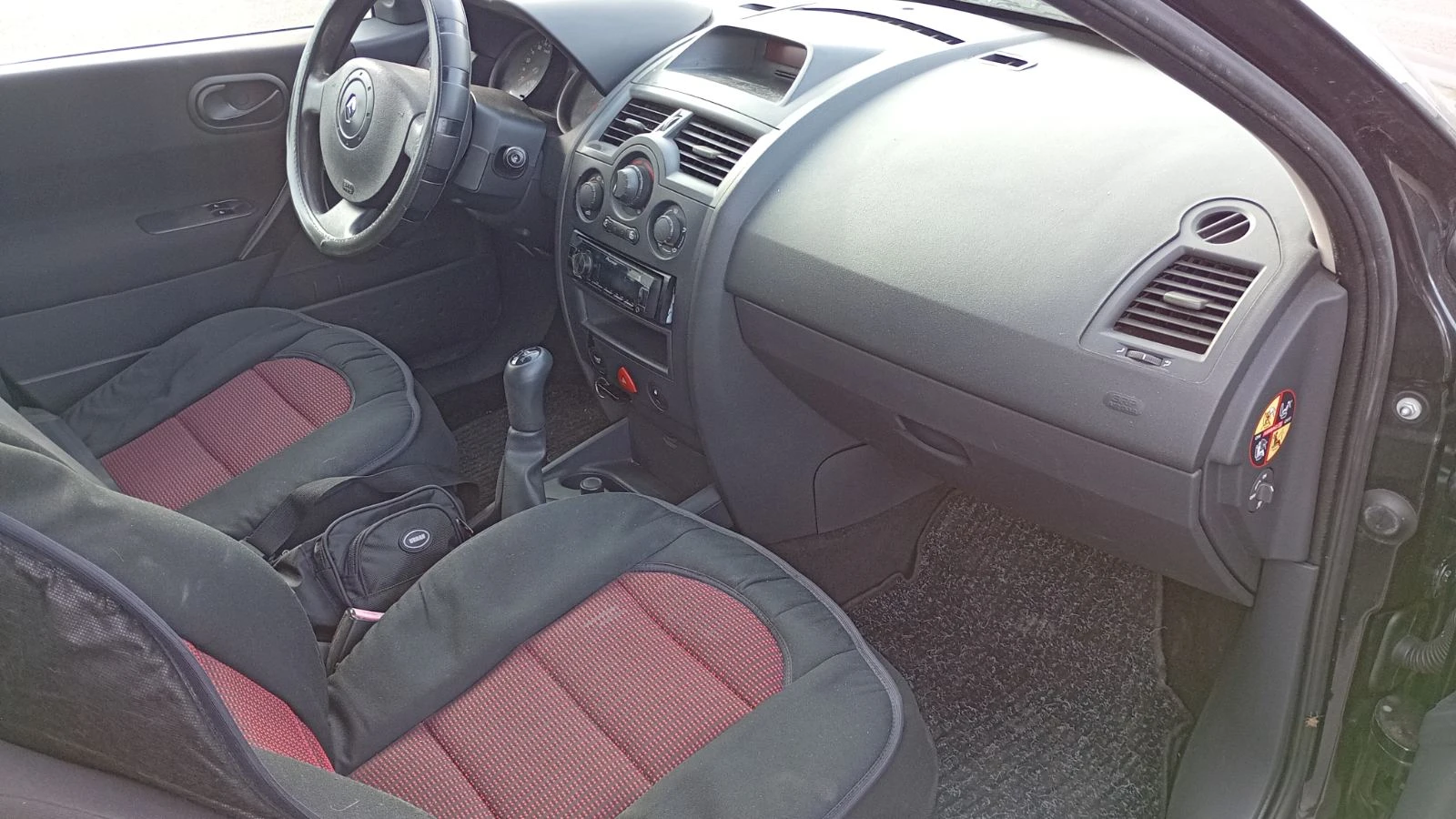 Renault Megane 1.4клима гаражен , снимка 8 - Автомобили и джипове - 56433688