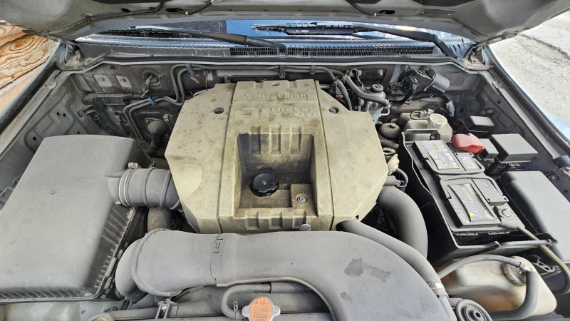 Mitsubishi Pajero 3.2 DI-D, снимка 8 - Автомобили и джипове - 51245075