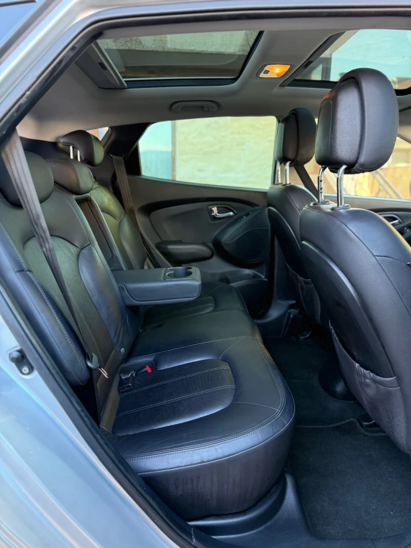 Hyundai IX35 2.0i / 163 / 4WD / Automatic / Swiss, снимка 12 - Автомобили и джипове - 52558453