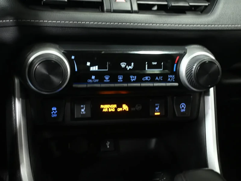 Toyota Rav4 No Accident* Radar Cruise* Blindspot* Line Assist, снимка 13 - Автомобили и джипове - 52554178