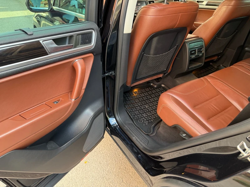 VW Touareg КОЖА-АВТОМАТ-КЛИМА, снимка 8 - Автомобили и джипове - 53190456