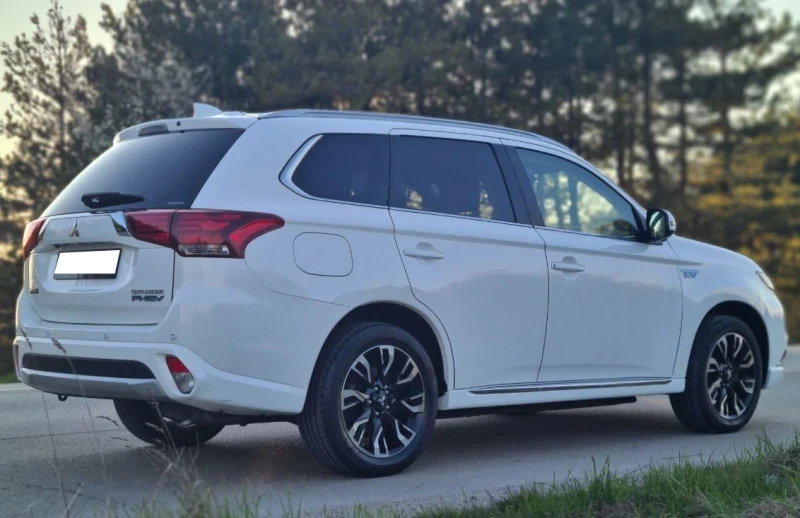 Mitsubishi Outlander PLUG-IN HYBRID  - изображение 8