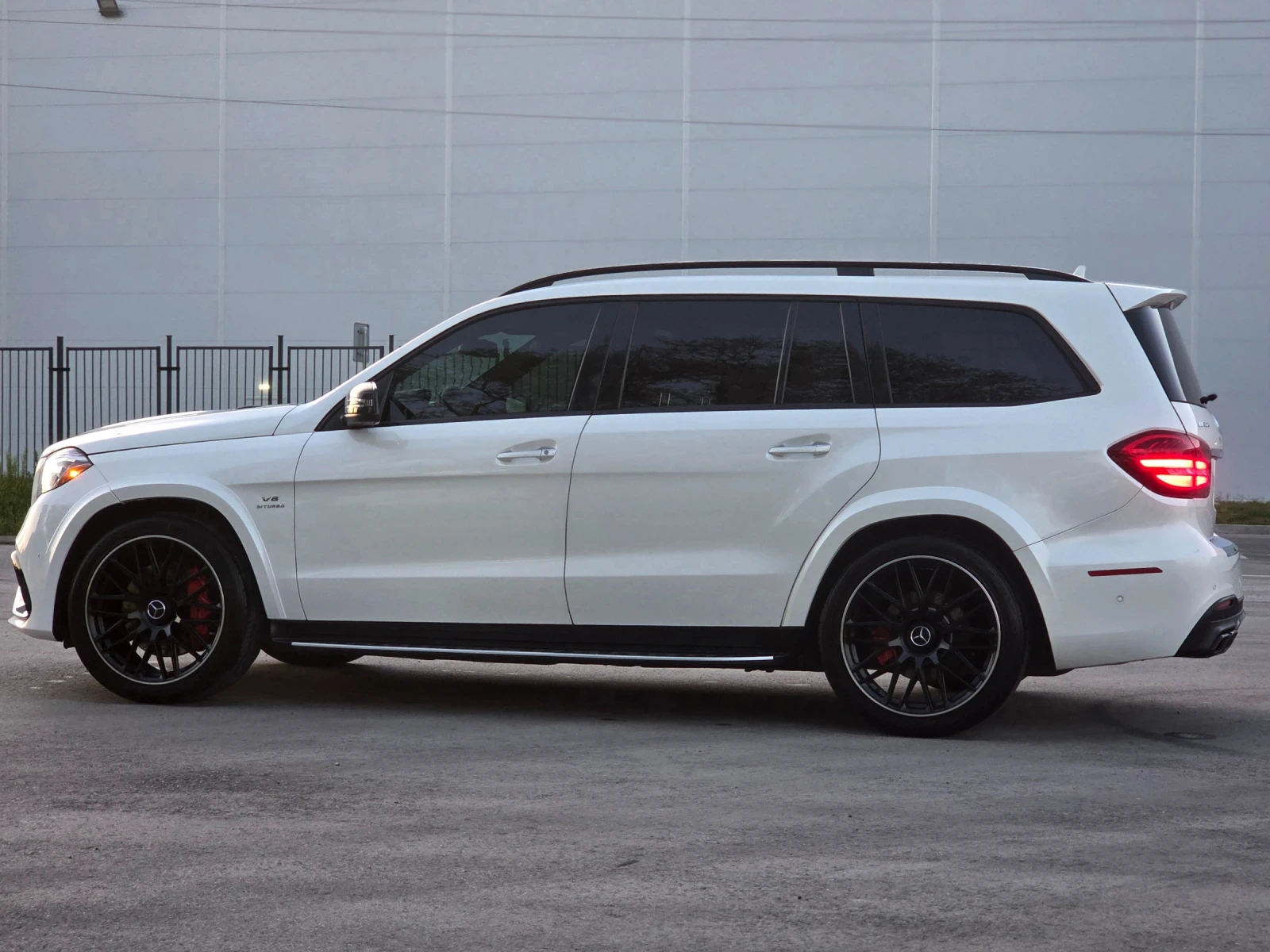 Mercedes-Benz GLS 63 AMG Night Package - изображение 6