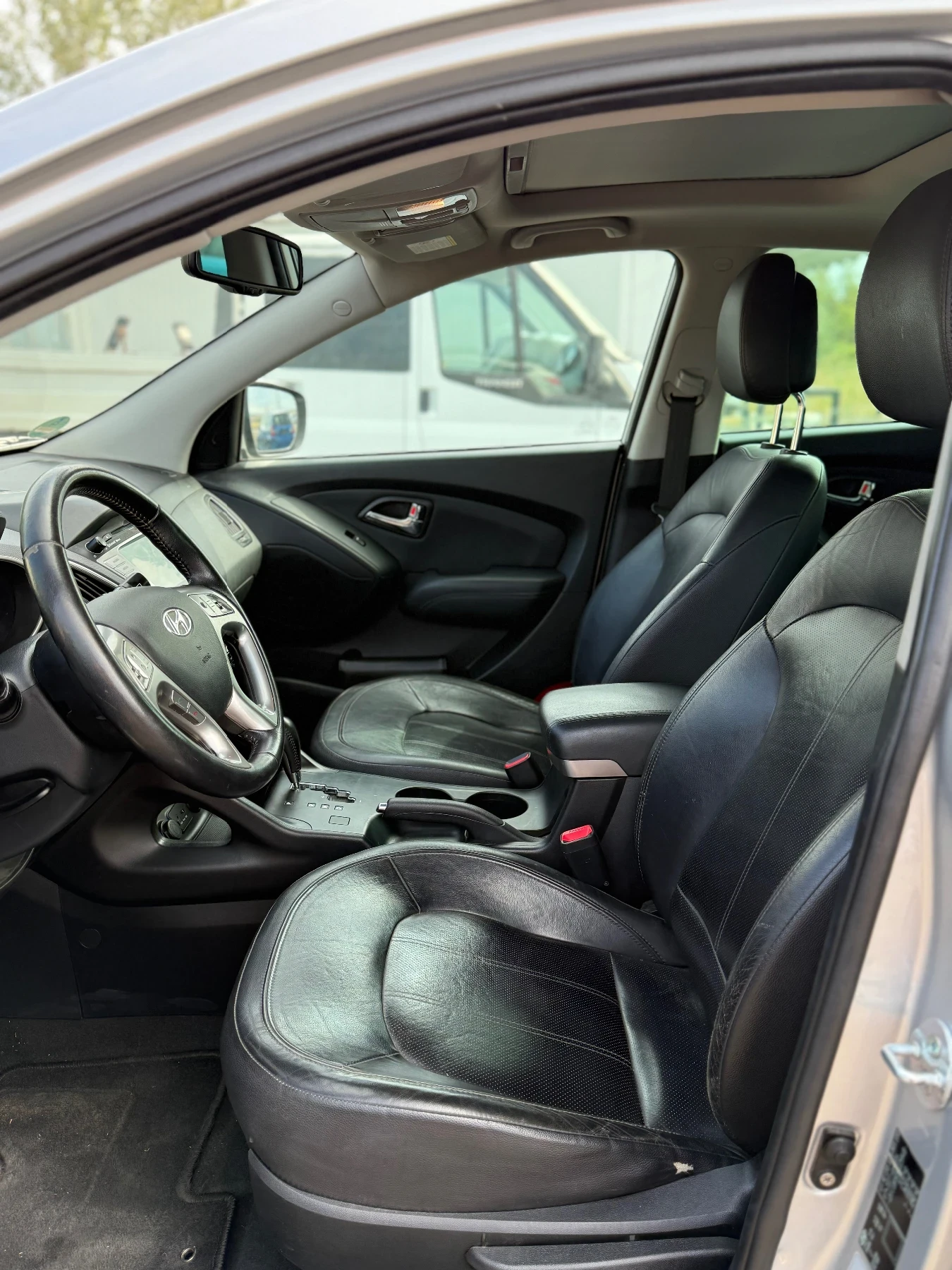 Hyundai IX35 2.0i / 163 / 4WD / Automatic / Swiss - изображение 10