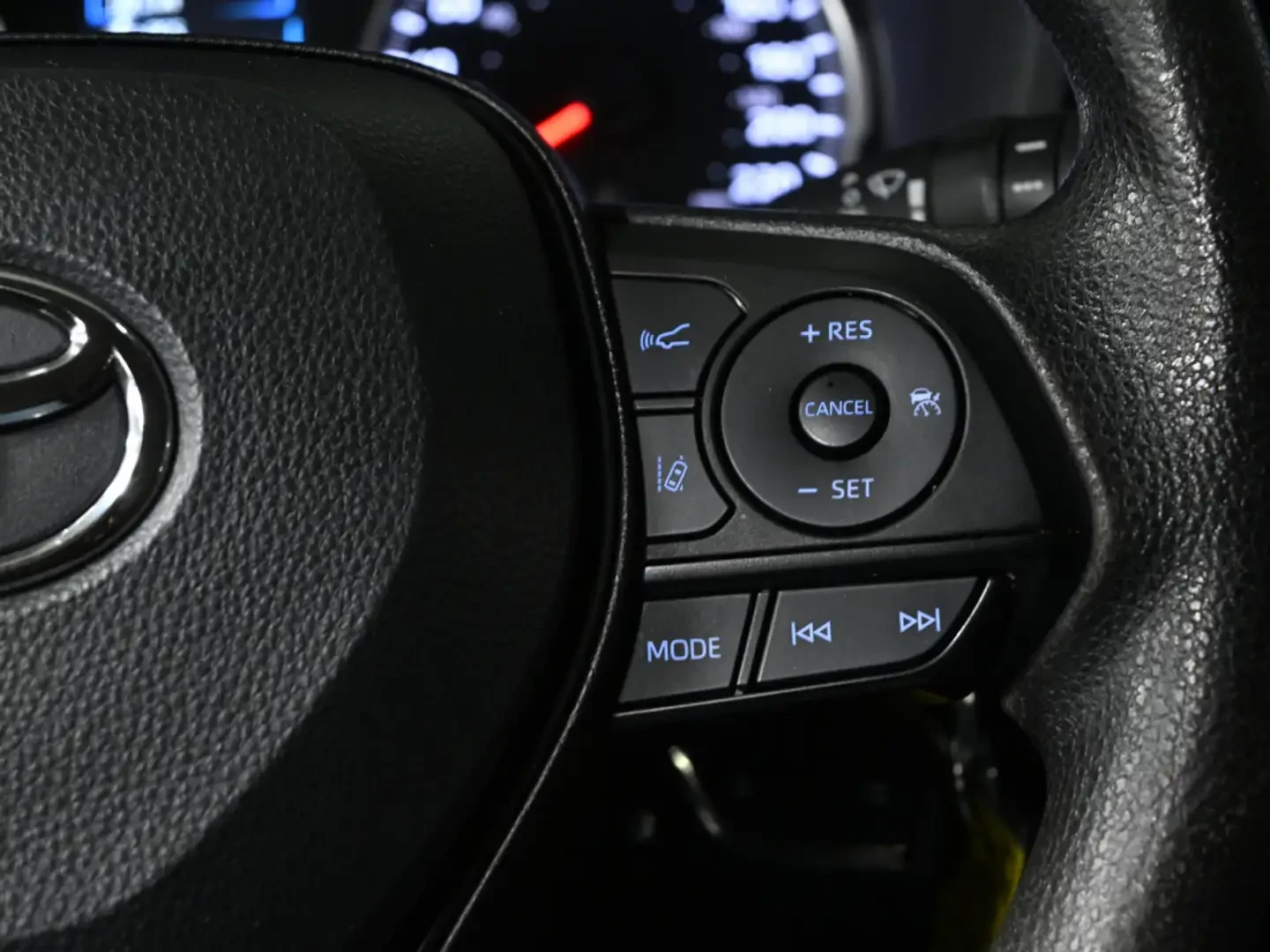 Toyota Rav4 No Accident* Radar Cruise* Blindspot* Line Assist | Mobile.bg   17