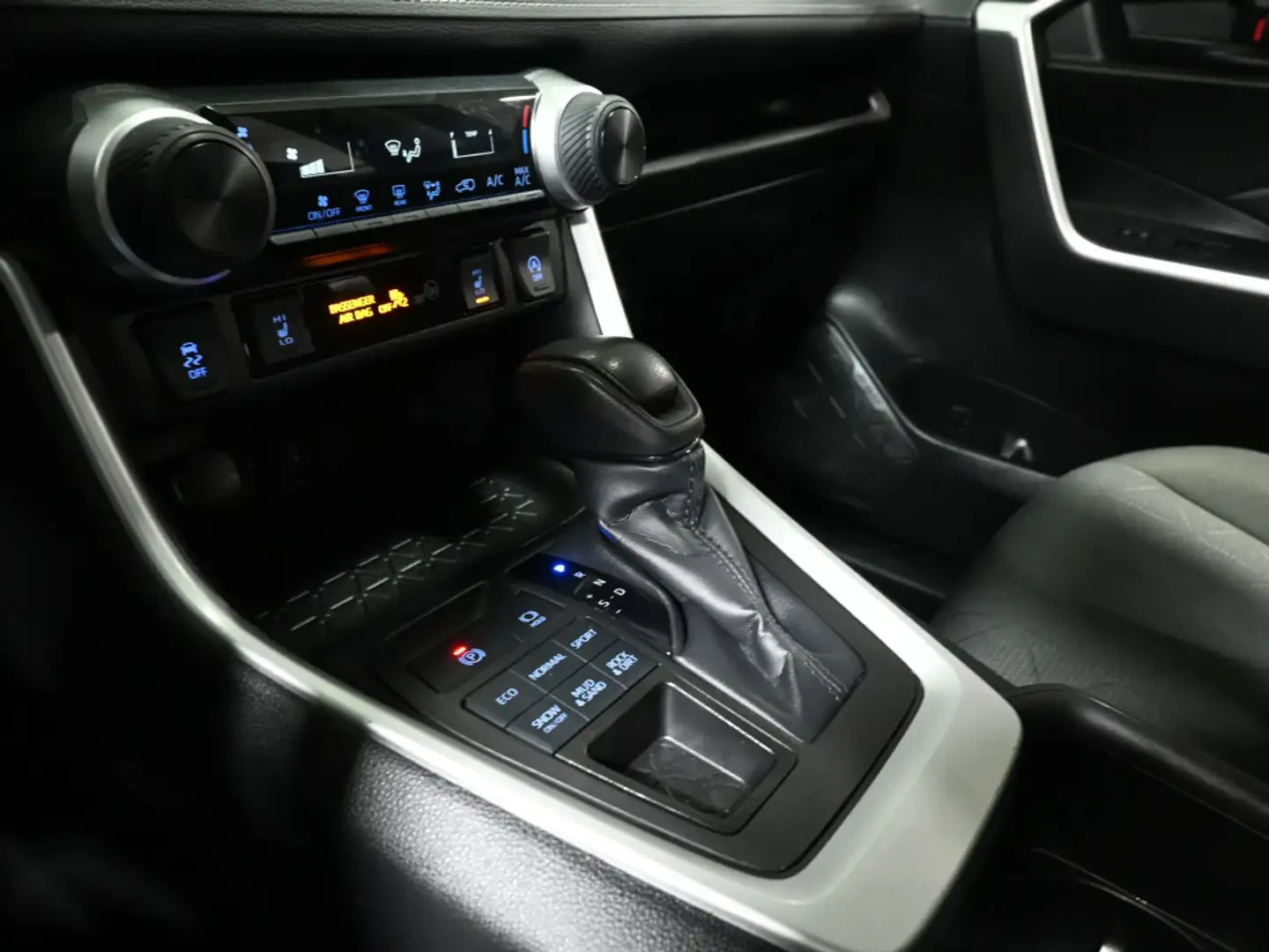 Toyota Rav4 No Accident* Radar Cruise* Blindspot* Line Assist | Mobile.bg   16