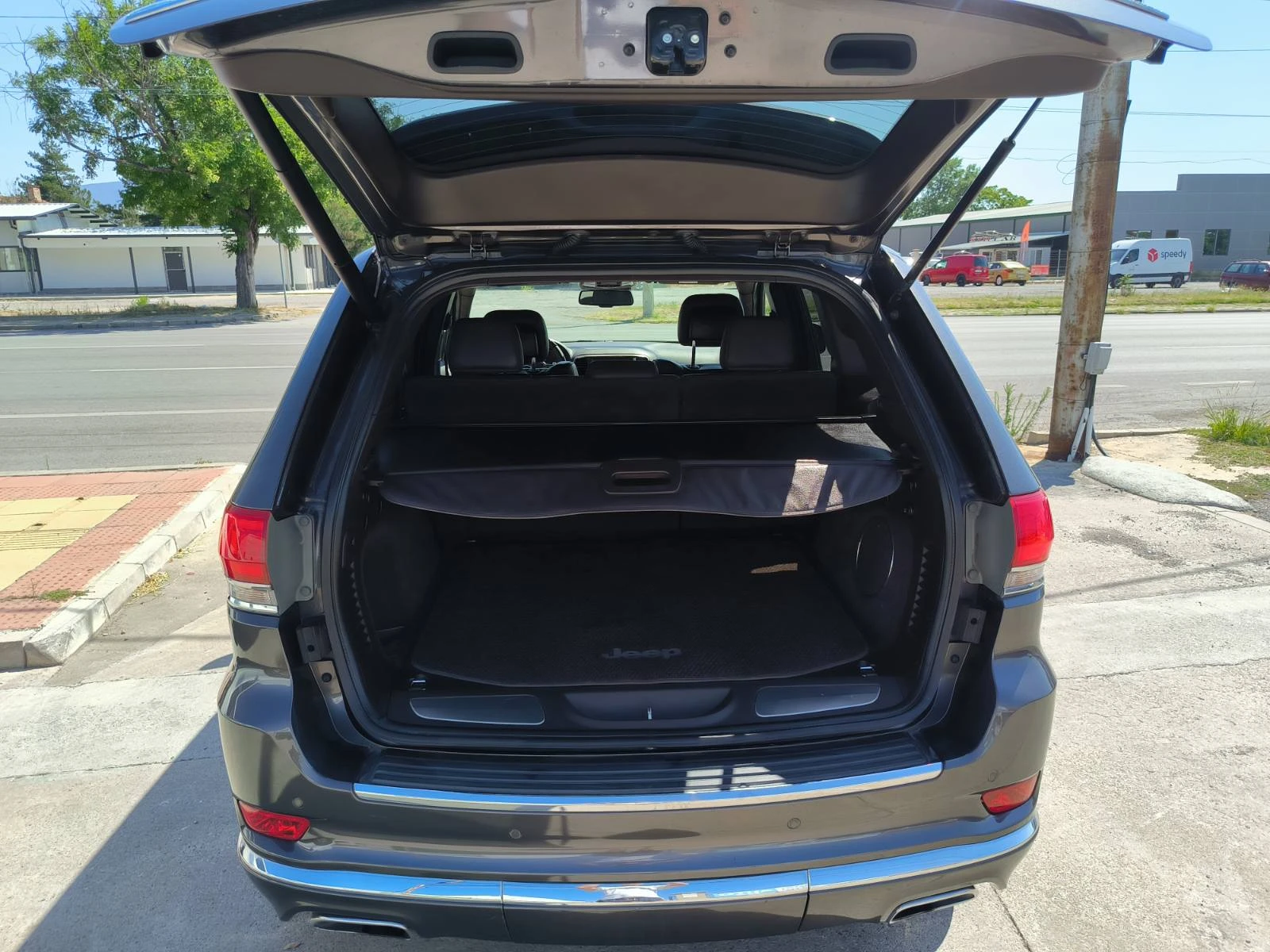Jeep Grand cherokee 3.0d-Summit-Navi-Keyless-Kamera, снимка 11 - Автомобили и джипове - 55485435