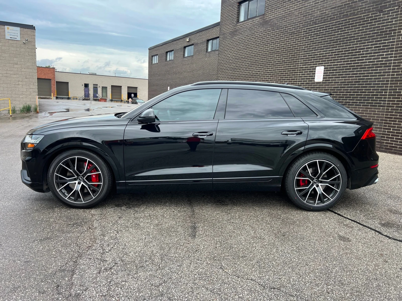 Audi SQ8 * 4.0 TFSI quattro * CARFAX * ЦЕНА ДО БГ, снимка 2 - Автомобили и джипове - 55886451