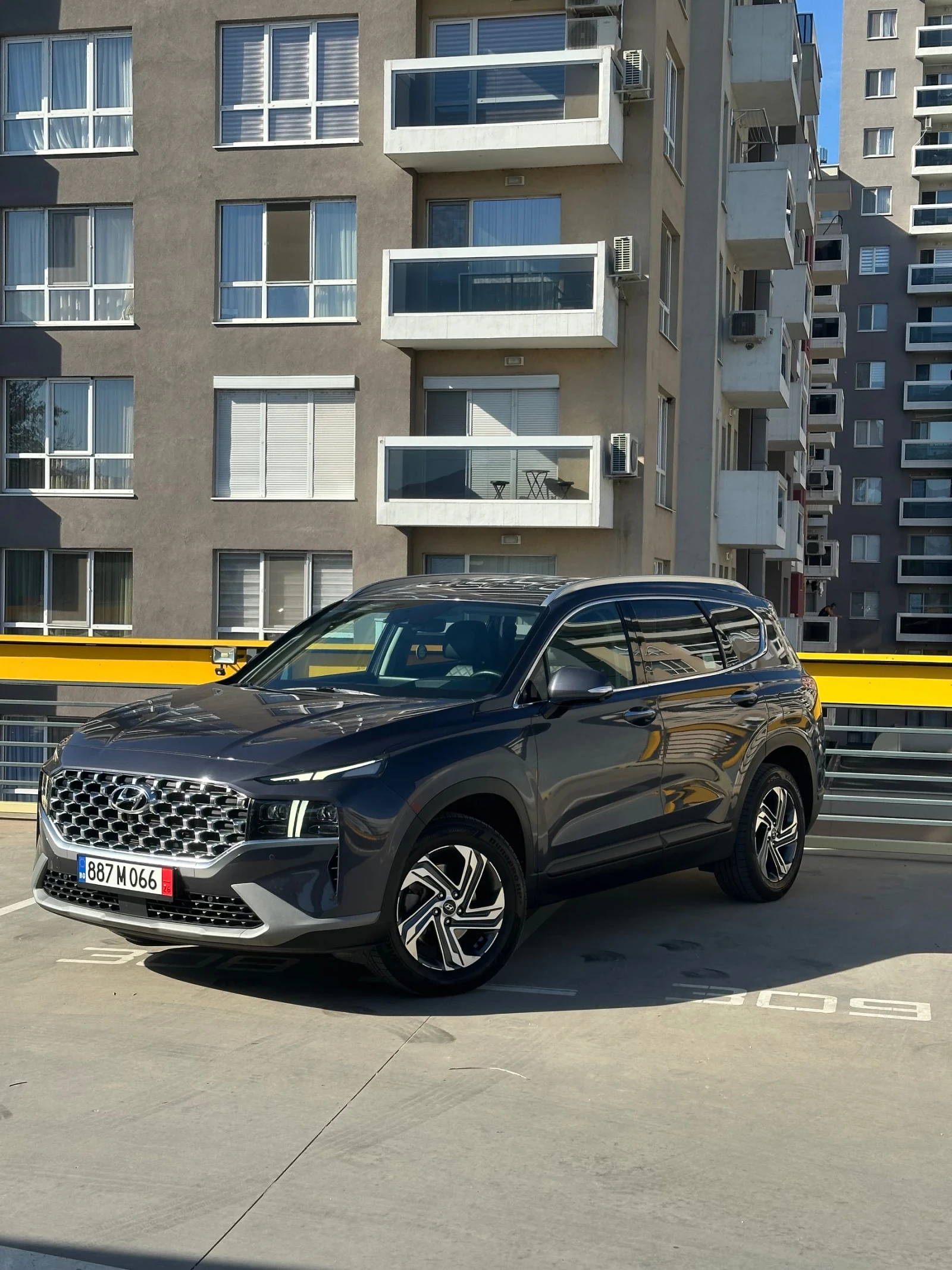 Hyundai Santa fe 2.2 CRDI - 4 WD - Full - Cam360 - 100 000 KM, снимка 2 - Автомобили и джипове - 56339313