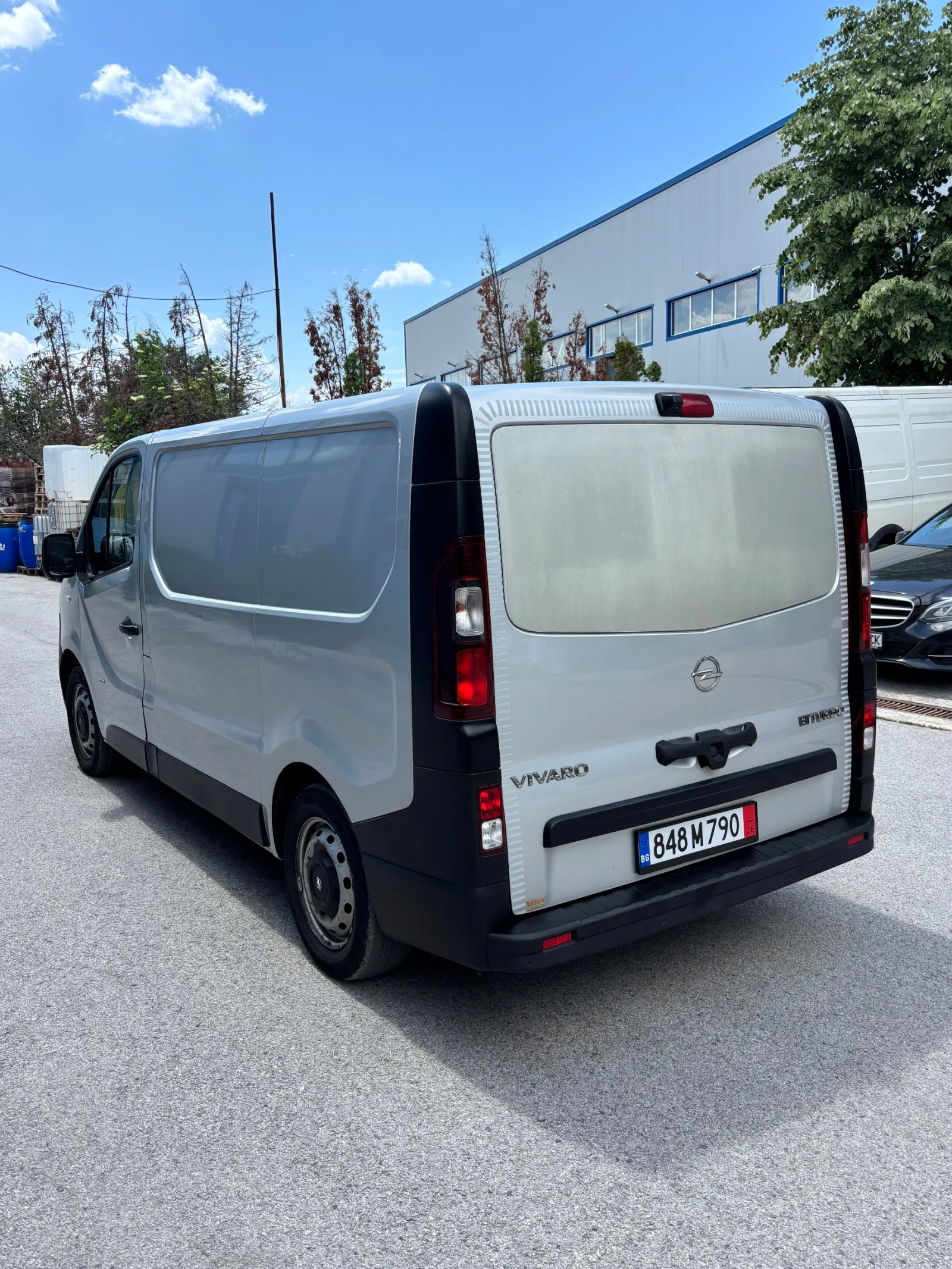 Opel Vivaro Работилница 220V, снимка 4 - Бусове и автобуси - 54714975