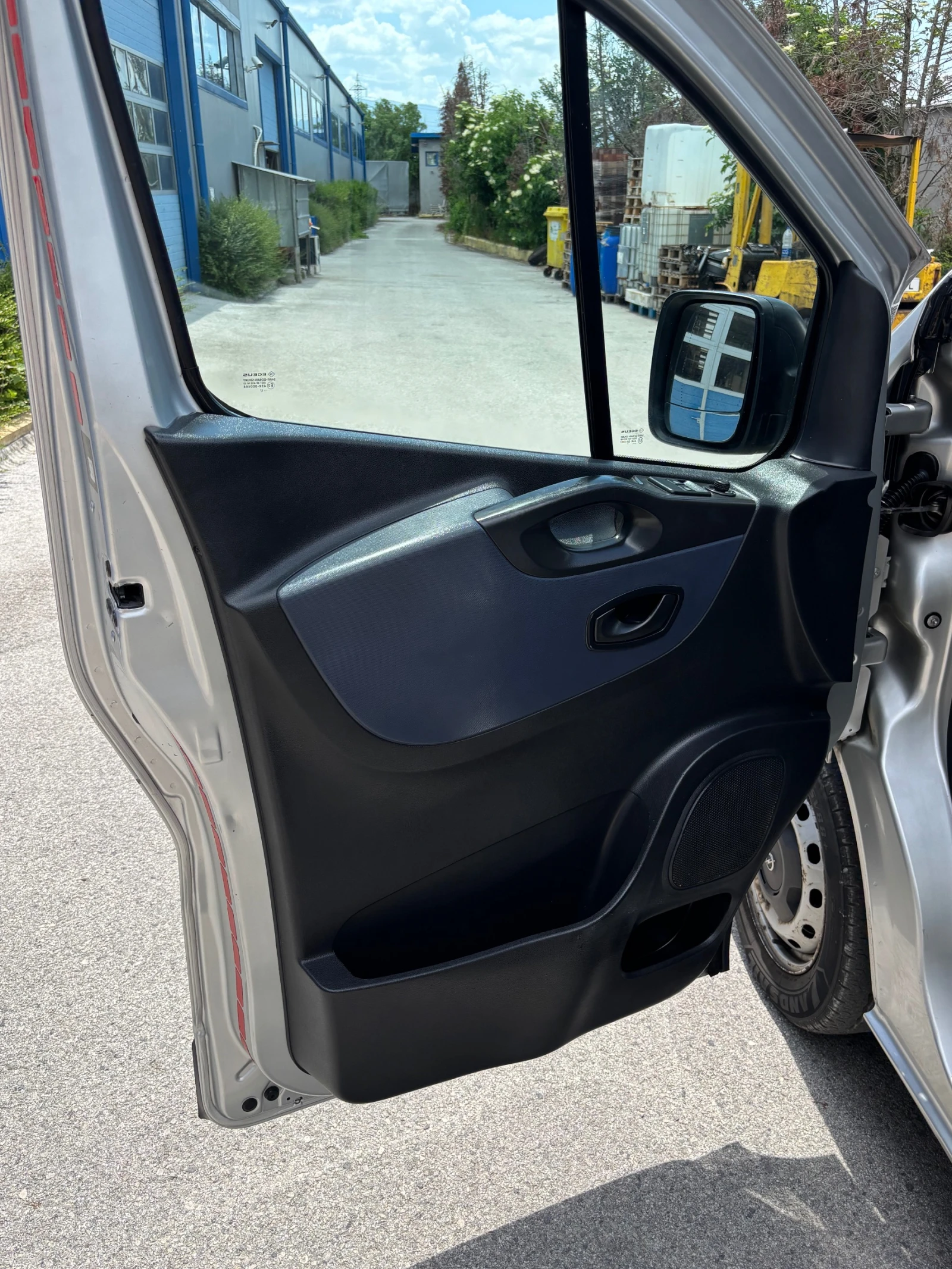 Opel Vivaro Работилница 220V, снимка 13 - Бусове и автобуси - 54714975