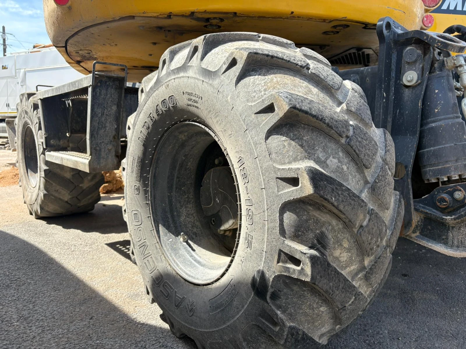  Komatsu PW 118 MR  4   | Mobile.bg   16