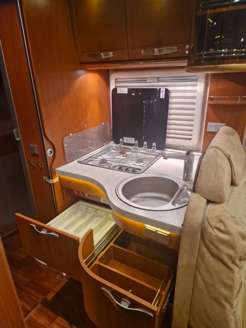 Кемпер HYMER / ERIBA B 678, снимка 9 - Каравани и кемпери - 55044704