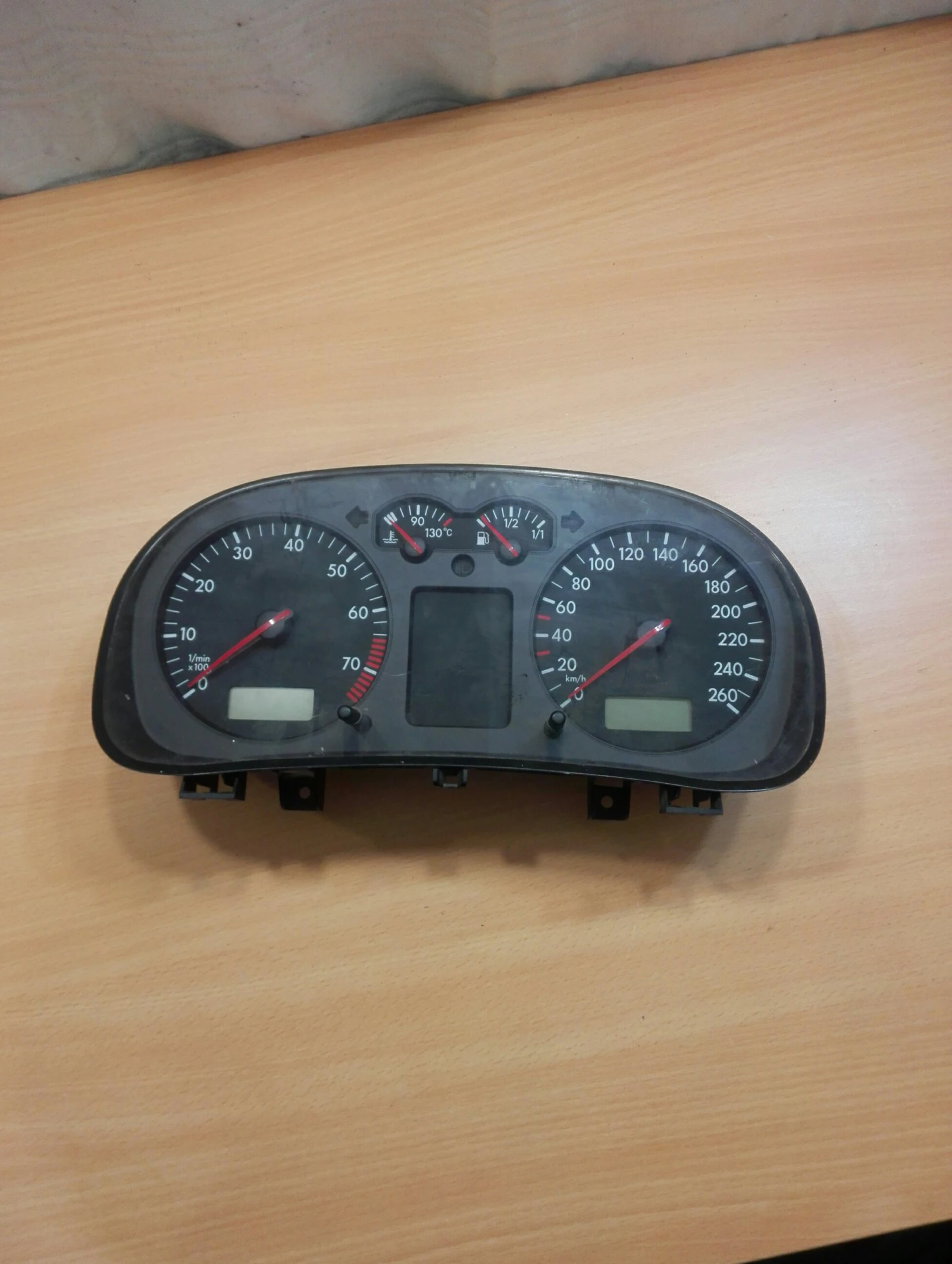   4 1.8(1) | Mobile.bg   1