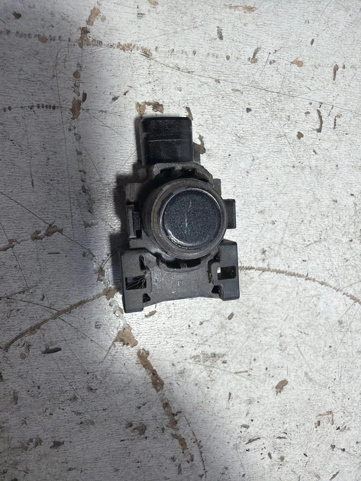 датчик за парктроник KD4767UC1 черен Mazda CX 5
