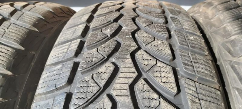 Гуми Зимни 225/60R16, снимка 5 - Гуми и джанти - 31996824