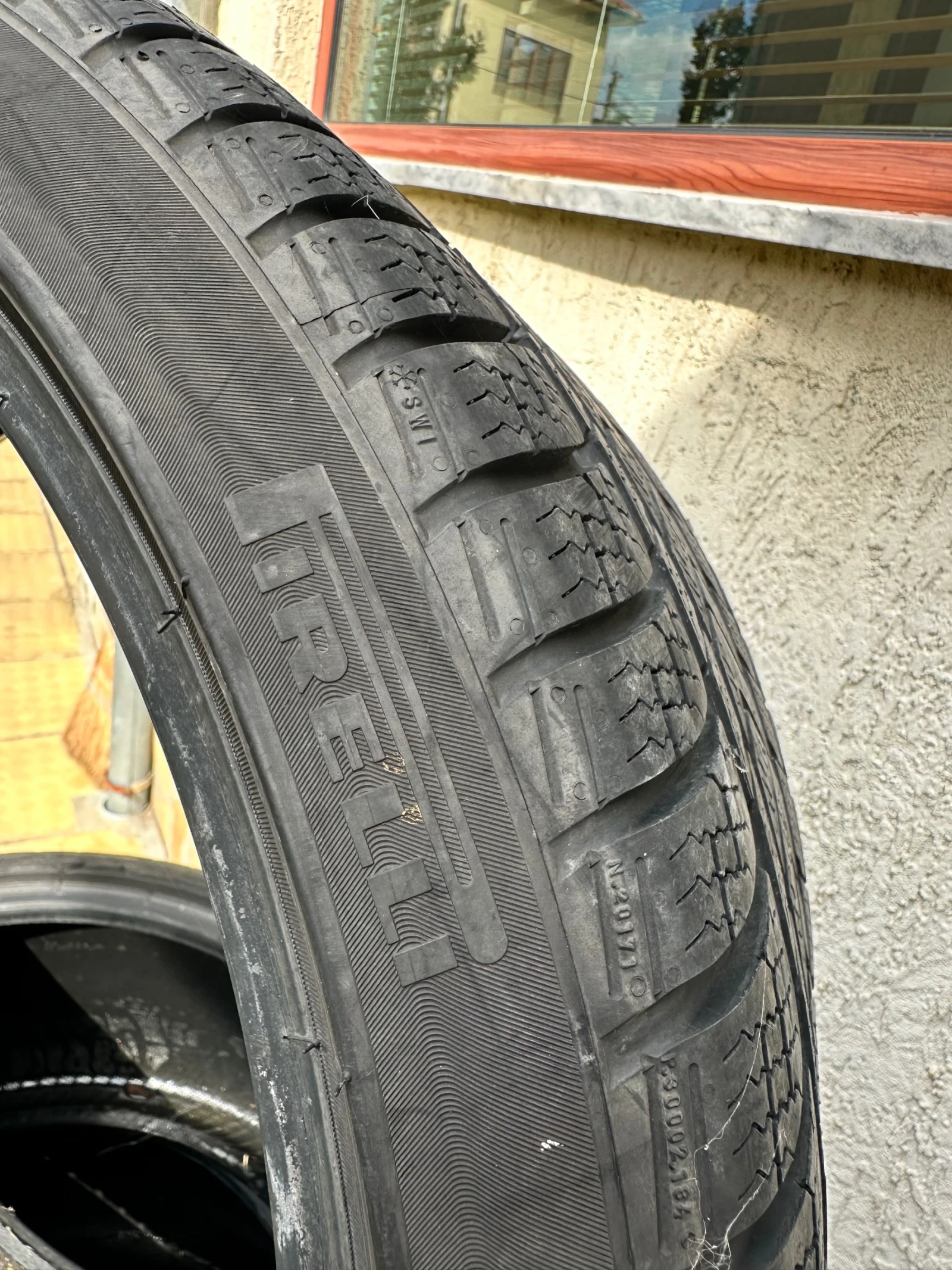 Гуми Зимни 285/30R20, снимка 4 - Гуми и джанти - 56258848