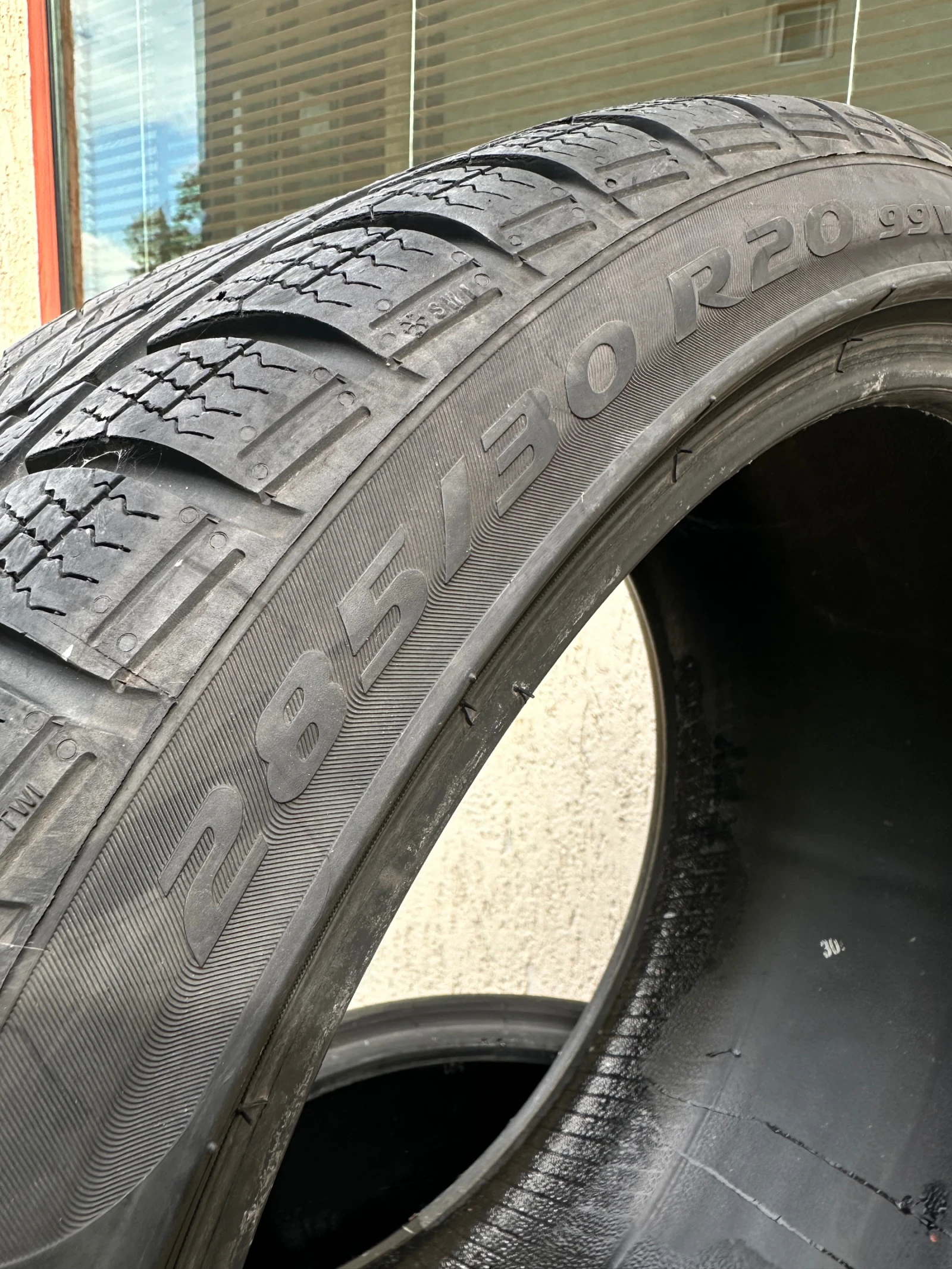 Гуми Зимни 285/30R20, снимка 3 - Гуми и джанти - 56258848