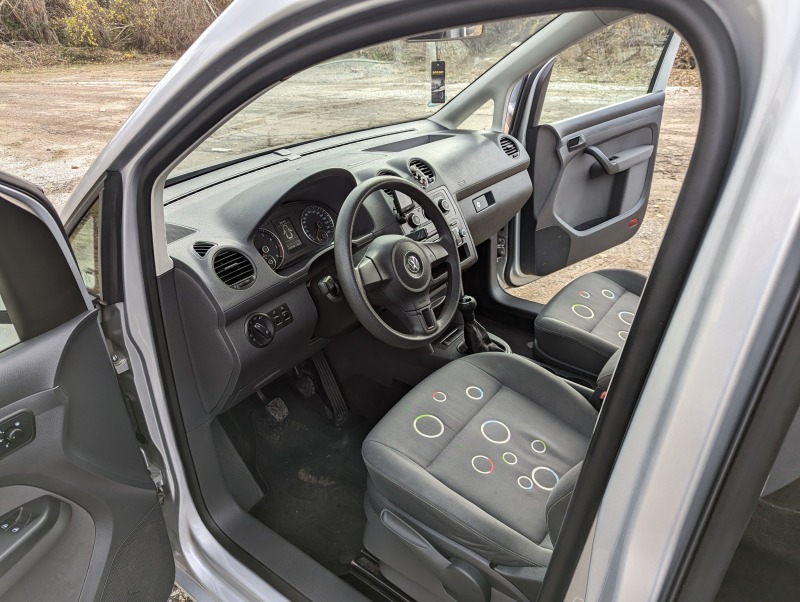 VW Caddy, снимка 8 - Автомобили и джипове - 45414960