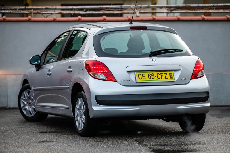 Peugeot 207 1.4i 75кс Facelift, снимка 2 - Автомобили и джипове - 48773542