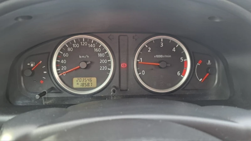 Nissan Almera 1.5 dCi, снимка 9 - Автомобили и джипове - 49586232